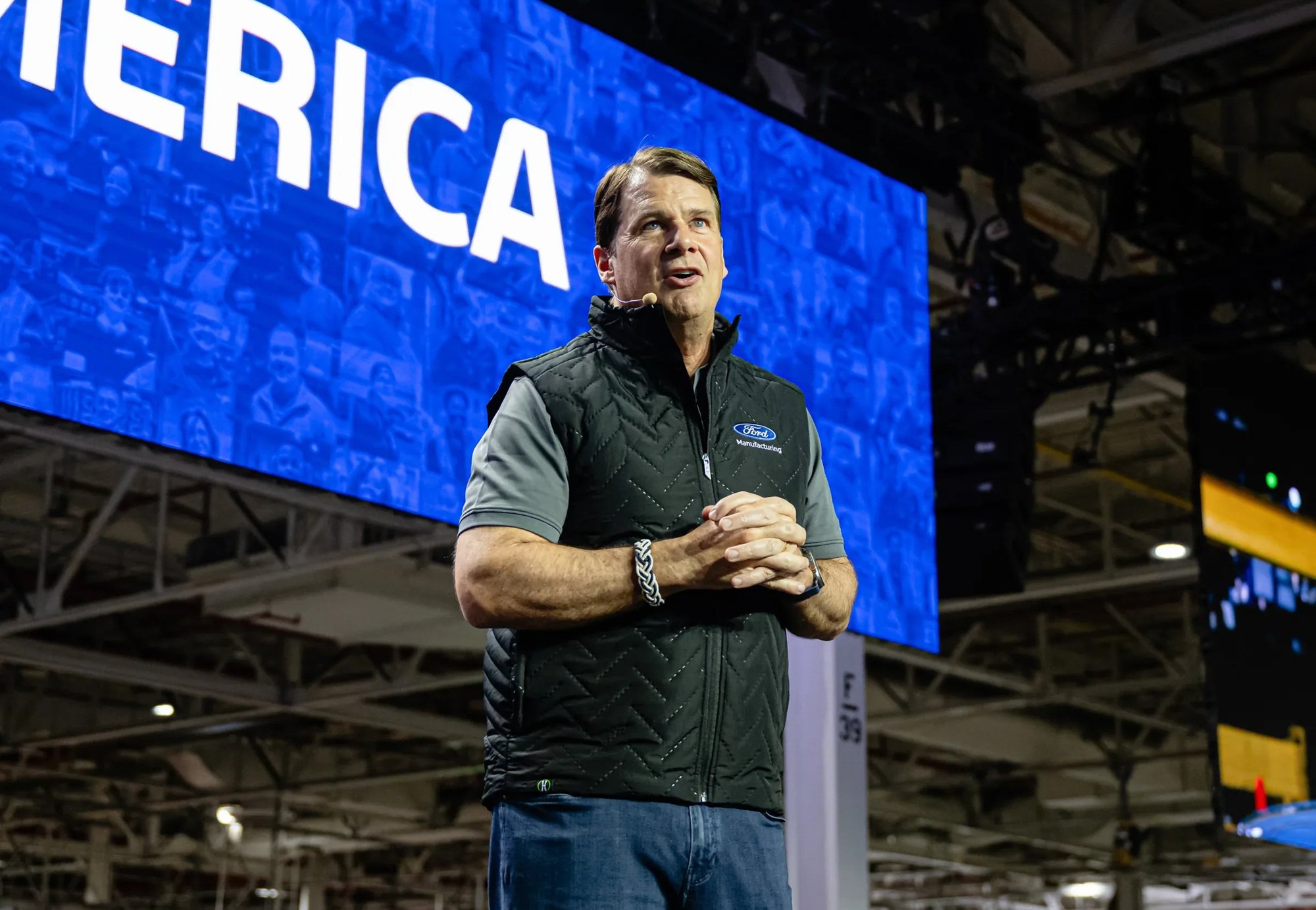 Jim Faley puede estar contento de la mejor evolución de Ford, pese a las pérdidas en vehículos eléctricos, donde han pisado el freno como el resto de fabricantes del sector Jim Faley puede estar contento de la mejor evolución de Ford, pese a las pérdidas en vehículos eléctricos, donde han pisado el freno como el resto de fabricantes del sector