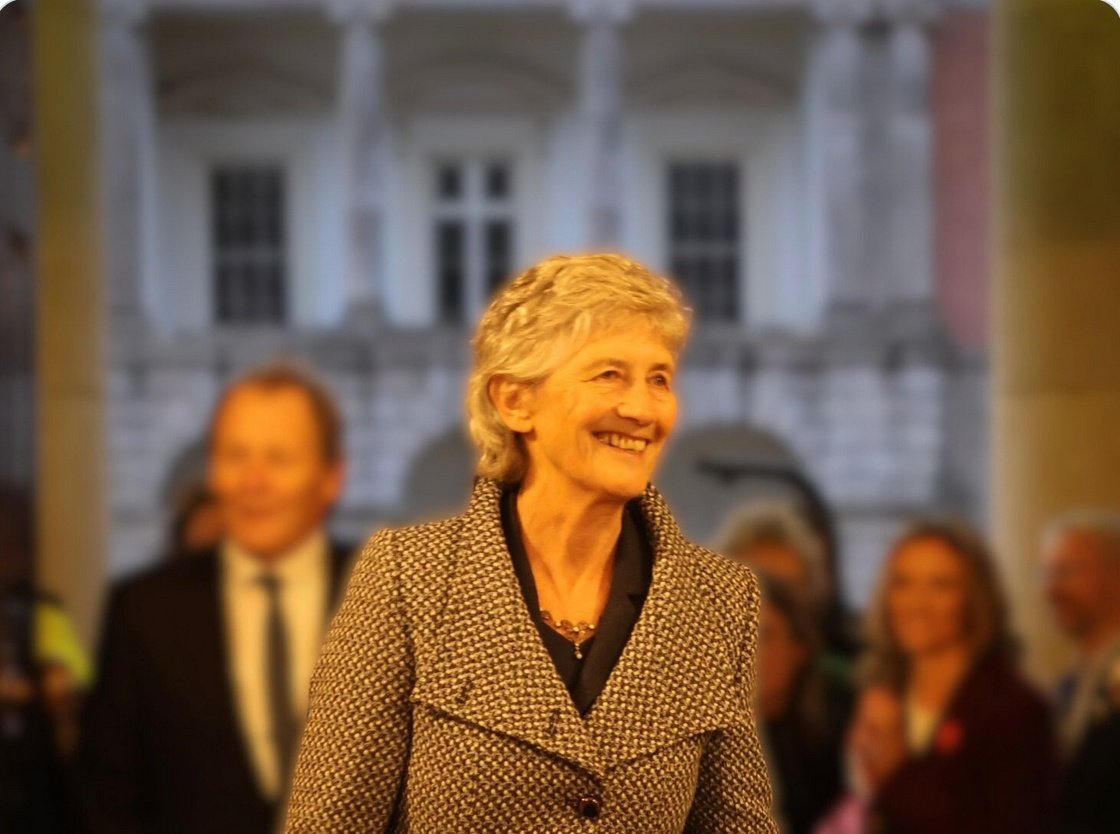 La vencedora en Irlanda ha sido Catherine Connolly, una socialista que se presentó como candidata independiente La vencedora en Irlanda ha sido Catherine Connolly, una socialista que se presentó como candidata independiente