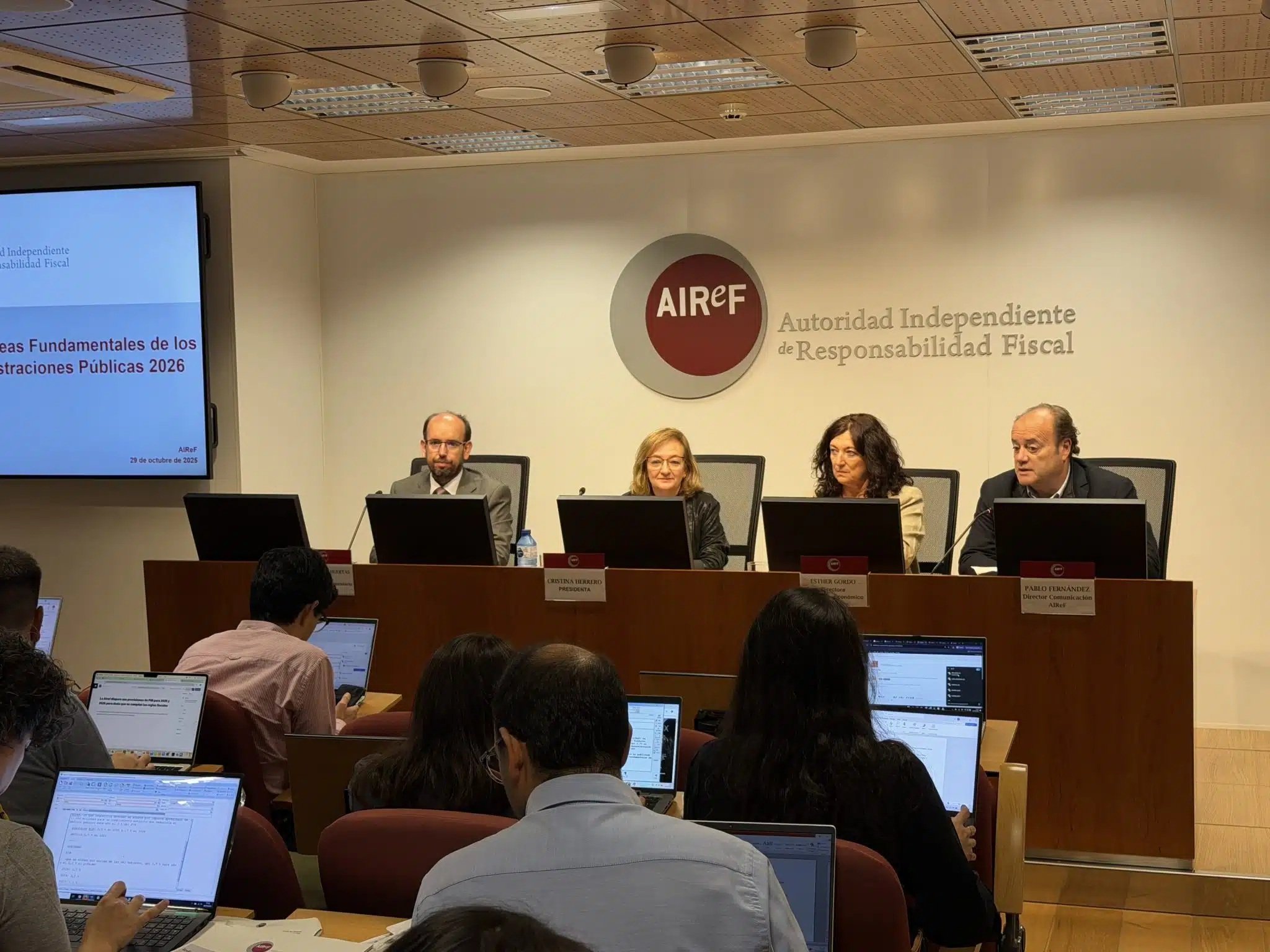 Por ello, la presidenta de la AIReF, Cristina Herrero, apuesta por un "cambio de filosofía" Por ello, la presidenta de la AIReF, Cristina Herrero, apuesta por un "cambio de filosofía"