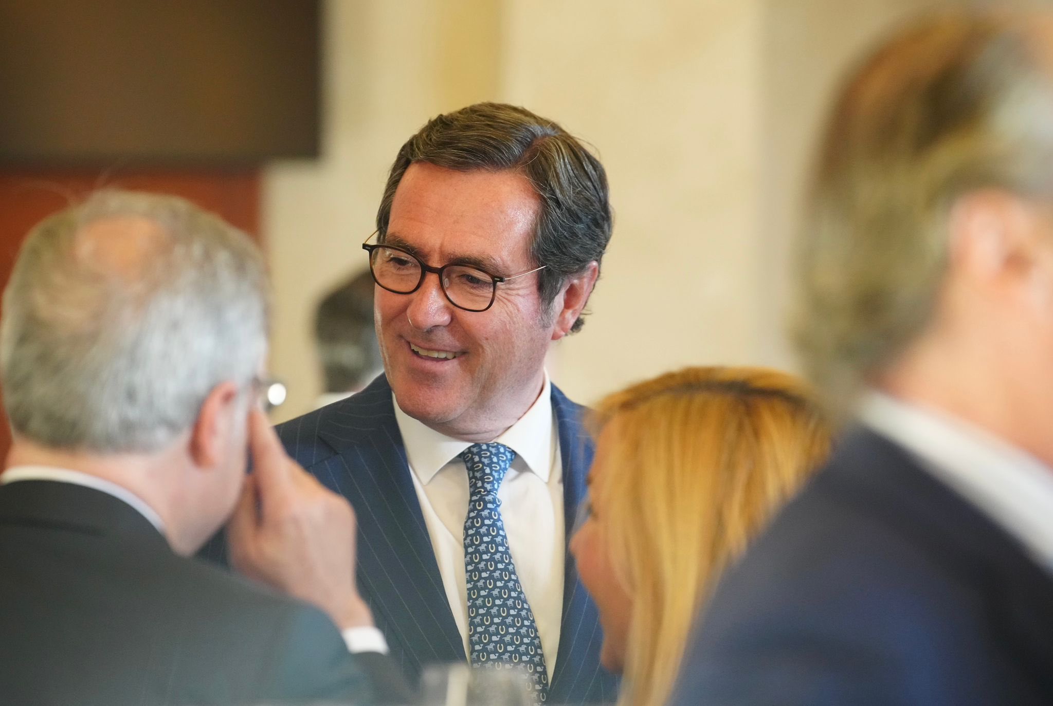 Lo denuncia el presidente de la CEOE, Antonio Garamendi, el absentismo laboral se vuelve crónico en España. Garamendi lo ha definido como "el gran drama de España". Lo denuncia el presidente de la CEOE, Antonio Garamendi, el absentismo laboral se vuelve crónico en España. Garamendi lo ha definido como "el gran drama de España".