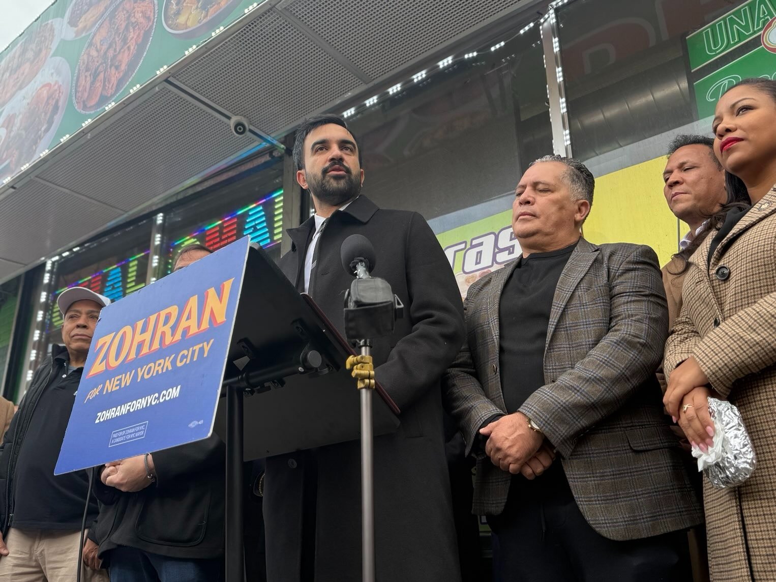 Mamdani se define como socialista y musulmán. Y todo apunta a que será el próximo alcalde de Nueva York Mamdani se define como socialista y musulmán. Y todo apunta a que será el próximo alcalde de Nueva York