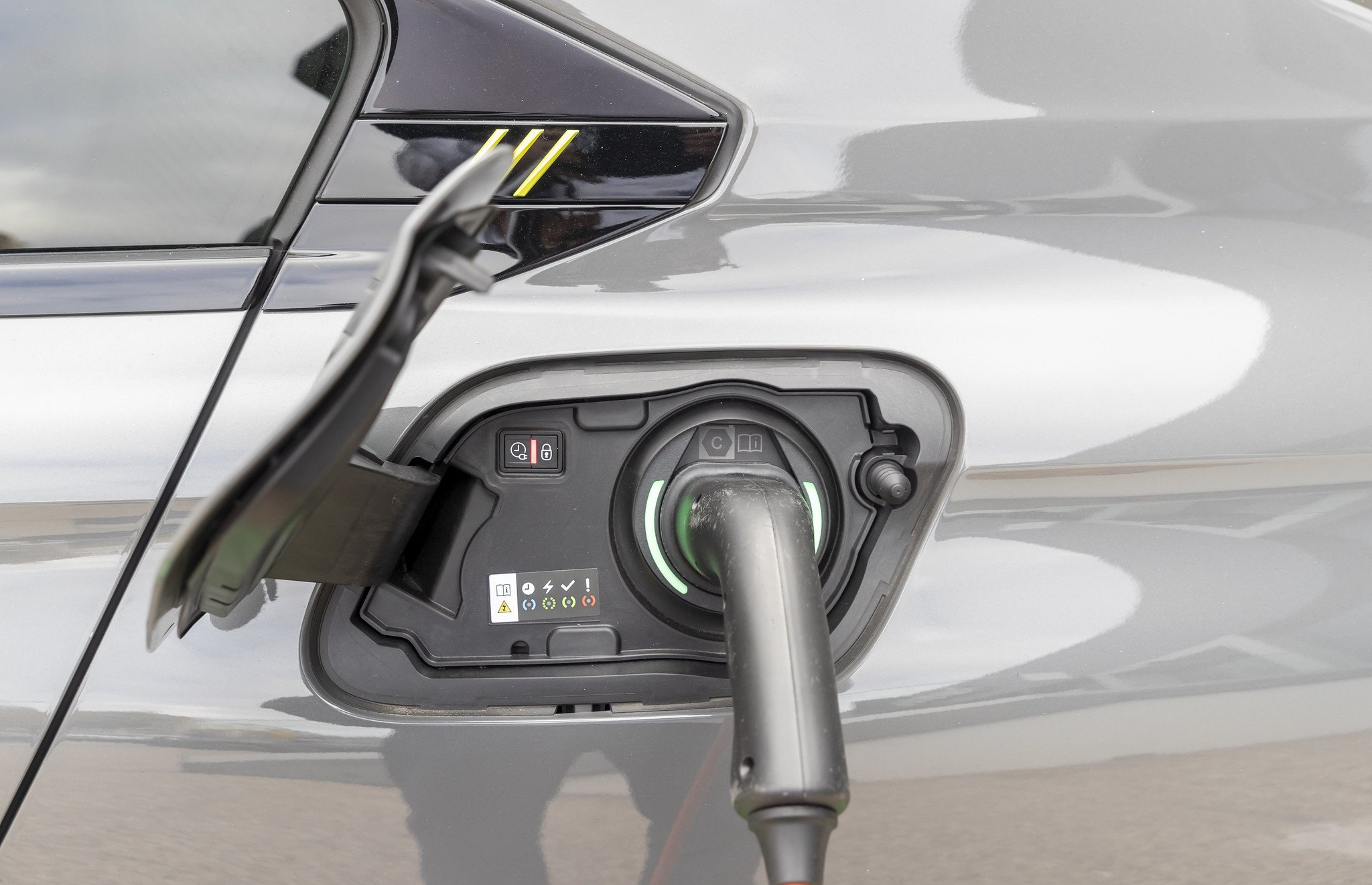 Las ventas de turismos continúan al alza, gracias a que se han duplicado las ventas de electrificados / Foto: Pablo Moreno