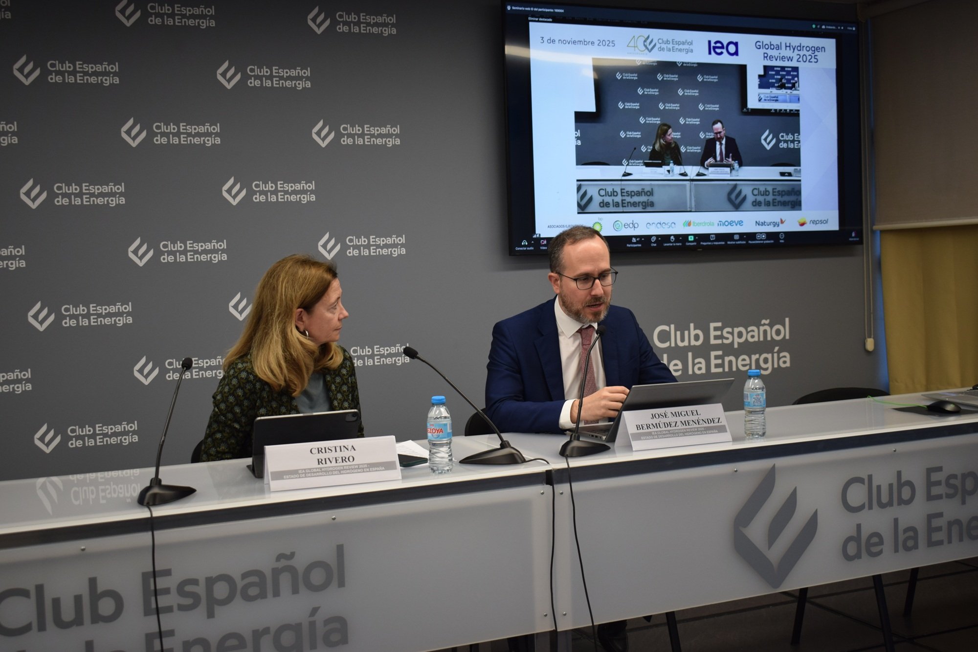 José Miguel Bermúdez, analista de tecnologías energéticas, hidrógeno y combustibles alternativos de la AIE, ha presentado el último informe sobre el hidrógeno José Miguel Bermúdez, analista de tecnologías energéticas, hidrógeno y combustibles alternativos de la AIE, ha presentado el último informe sobre el hidrógeno