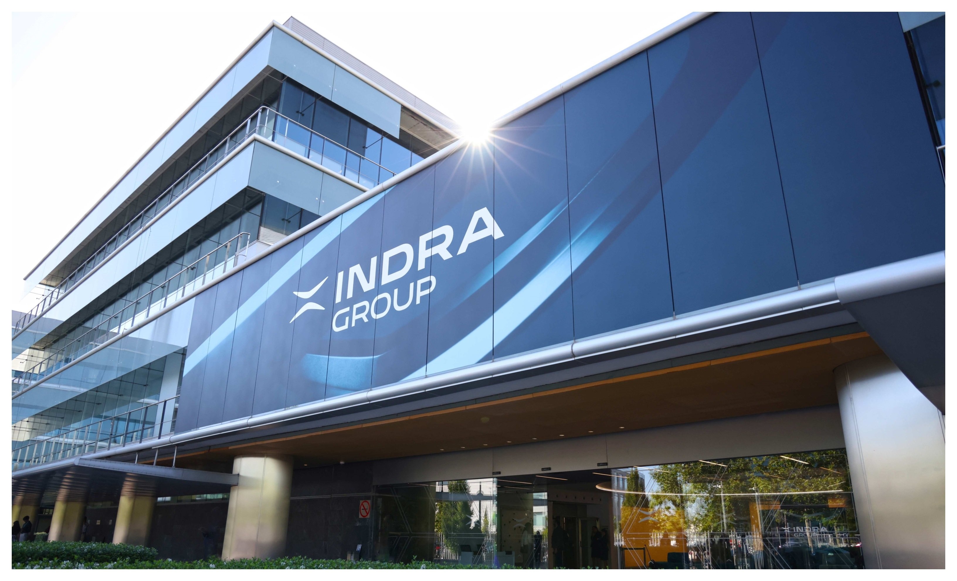 El presidente de Indra trata de evitar sus dos temores: la nacionalización de la compañía y que el Sanchismo se dote de otros interlocutores para Defensa. Ejemplo: los Aperribay. Murtra, por su parte, quiere el negocio, público, de la ciberseguridad El presidente de Indra trata de evitar sus dos temores: la nacionalización de la compañía y que el Sanchismo se dote de otros interlocutores para Defensa. Ejemplo: los Aperribay. Murtra, por su parte, quiere el negocio, público, de la ciberseguridad