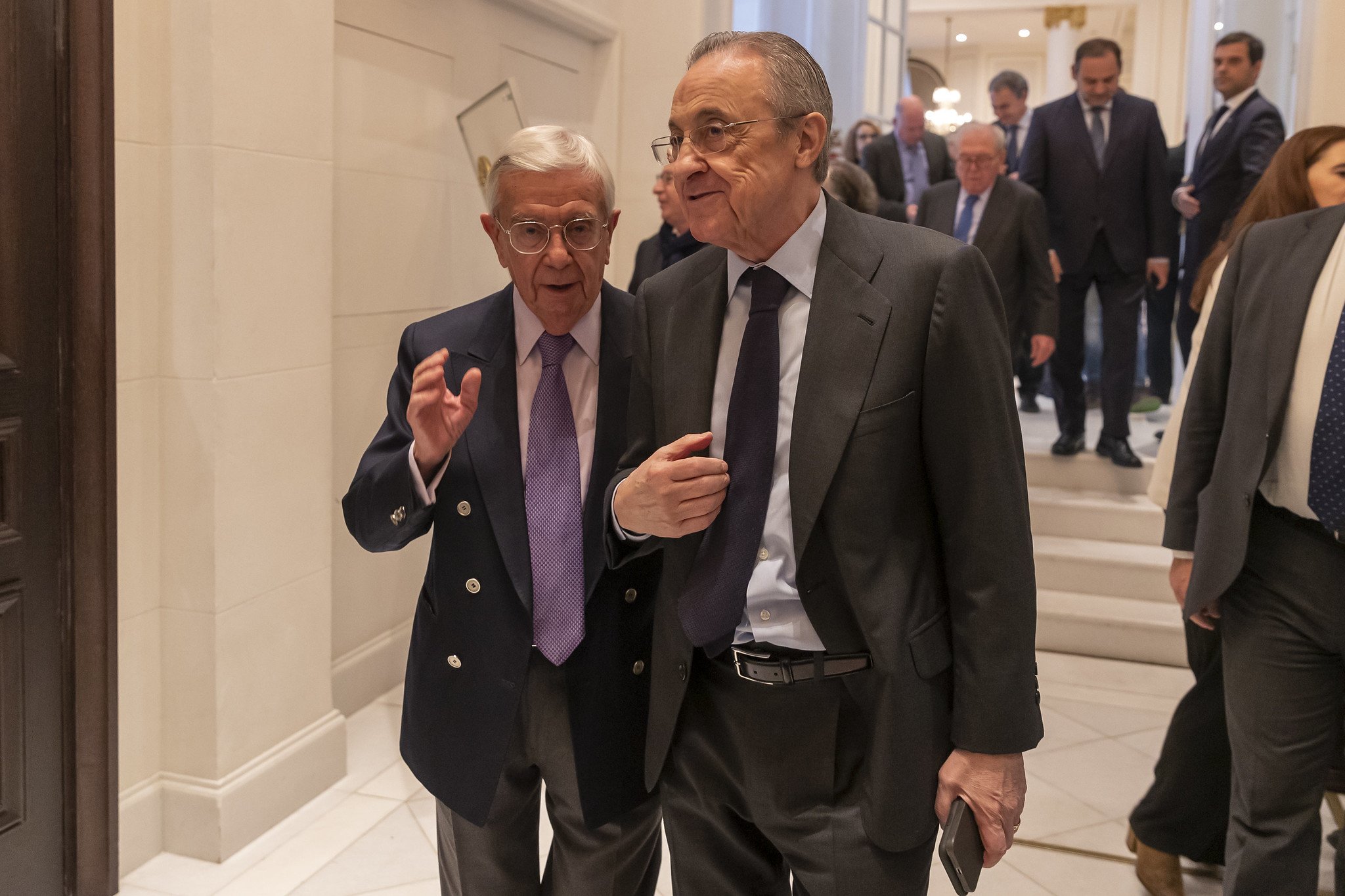 Ahora toca esperar al jueves 13 de noviembre para saber cómo se ha comportado ACS en estos nueve meses, día en el que la compañía presentará sus resultados. Mientras tanto, ya saben, Florentino seguirá entonando el ¡Hala Madrid! y sin jubilarse / Foto: Pablo Moreno