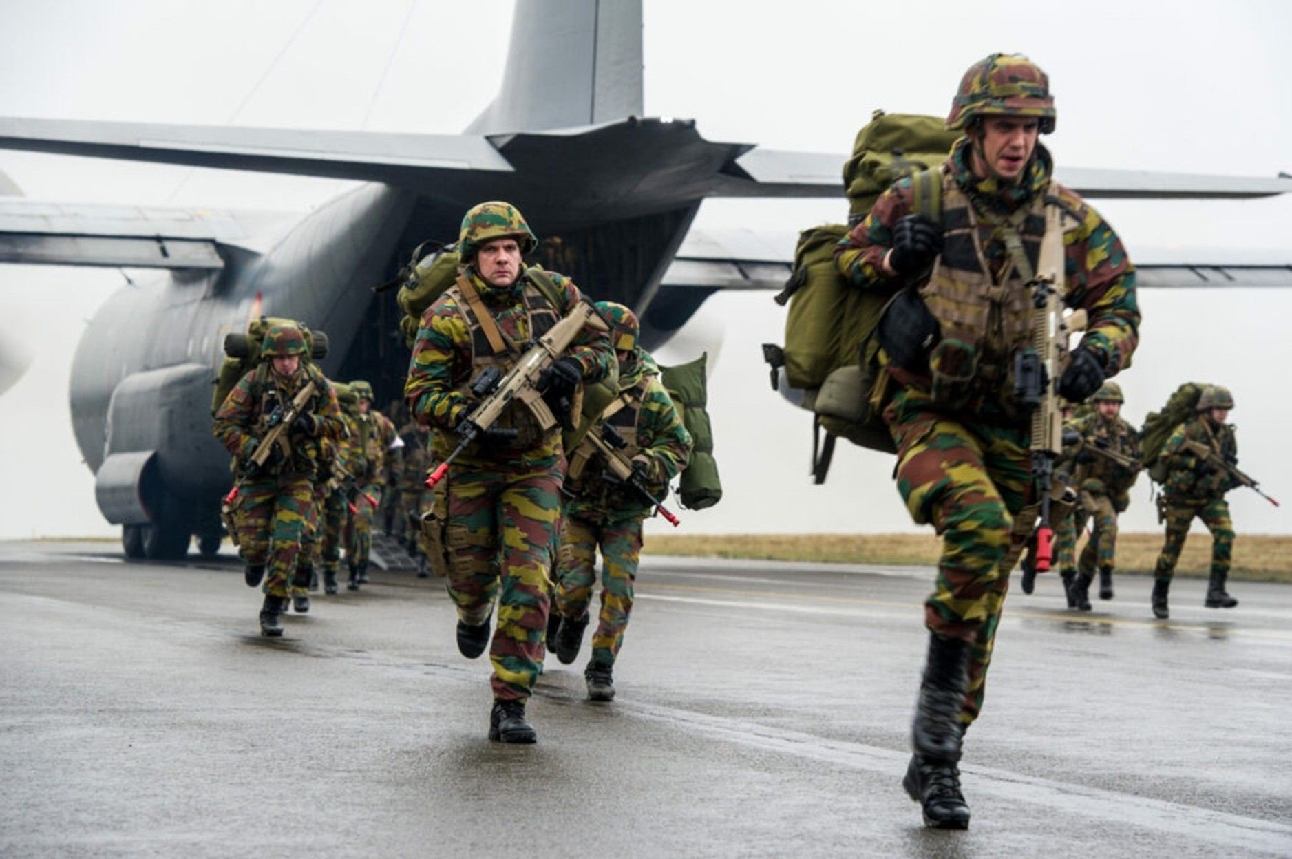 Bélgica anuncia que ofrecerá un sueldo de 2.000 euros a todo joven que haga la mili. ¡Bien! Bélgica anuncia que ofrecerá un sueldo de 2.000 euros a todo joven que haga la mili. ¡Bien!