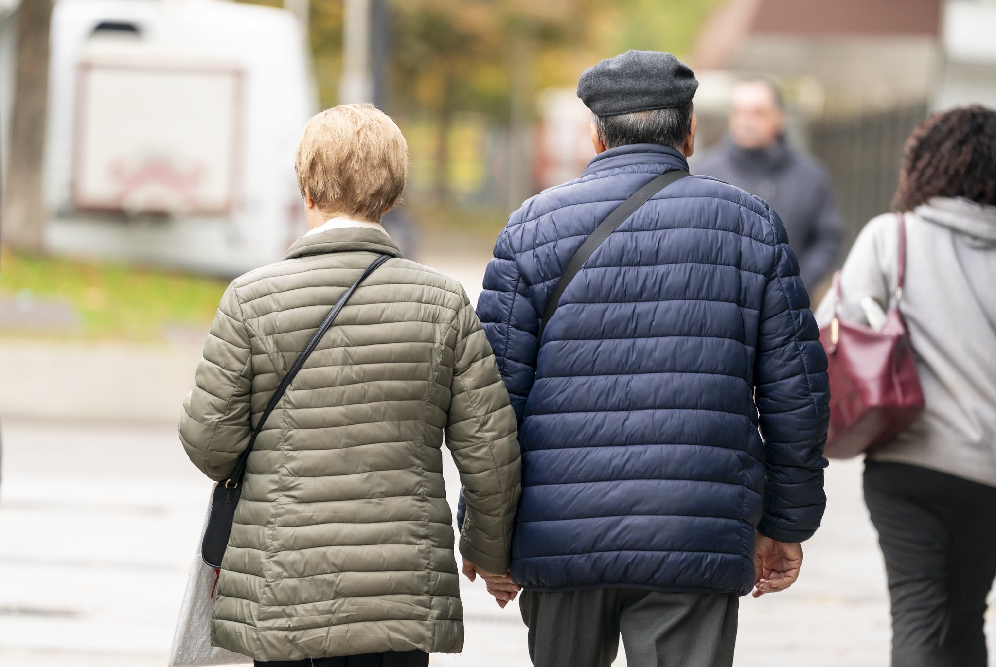 A pesar de que las pensiones públicas suben cada año según el IPC, lo que es una locura, los españoles vuelven a ahorrar pensando, precisamente, en la jubilación. ¿Por qué será? / Foto: Pablo Moreno