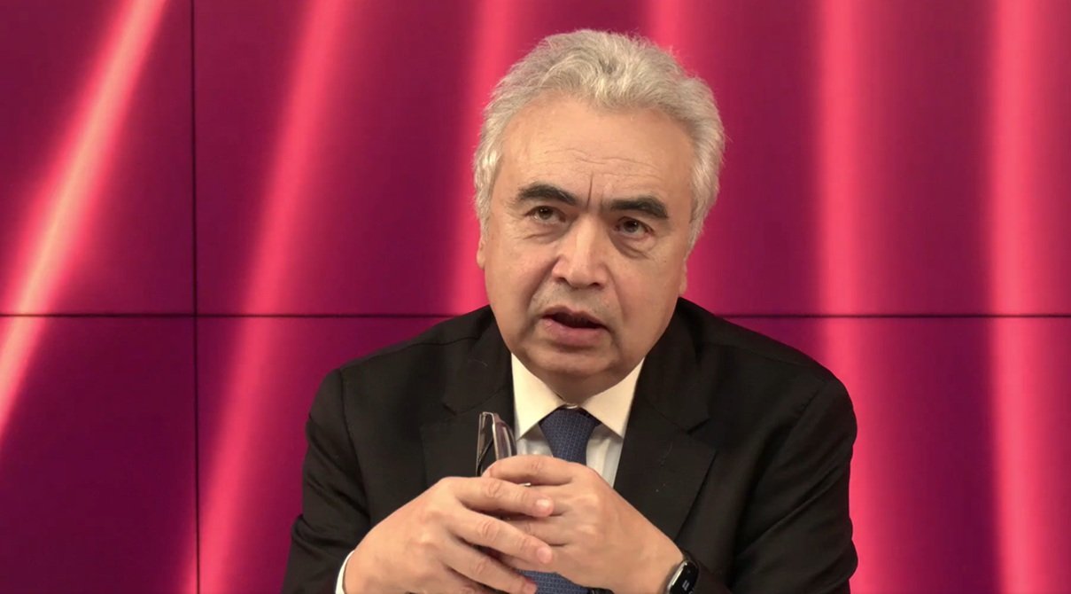 “Si analizamos la historia del sector energético en las últimas décadas, no hay otro momento en que las tensiones en materia de seguridad energética hayan afectado a tantos combustibles y tecnologías simultáneamente”, advierte Fatih Birol