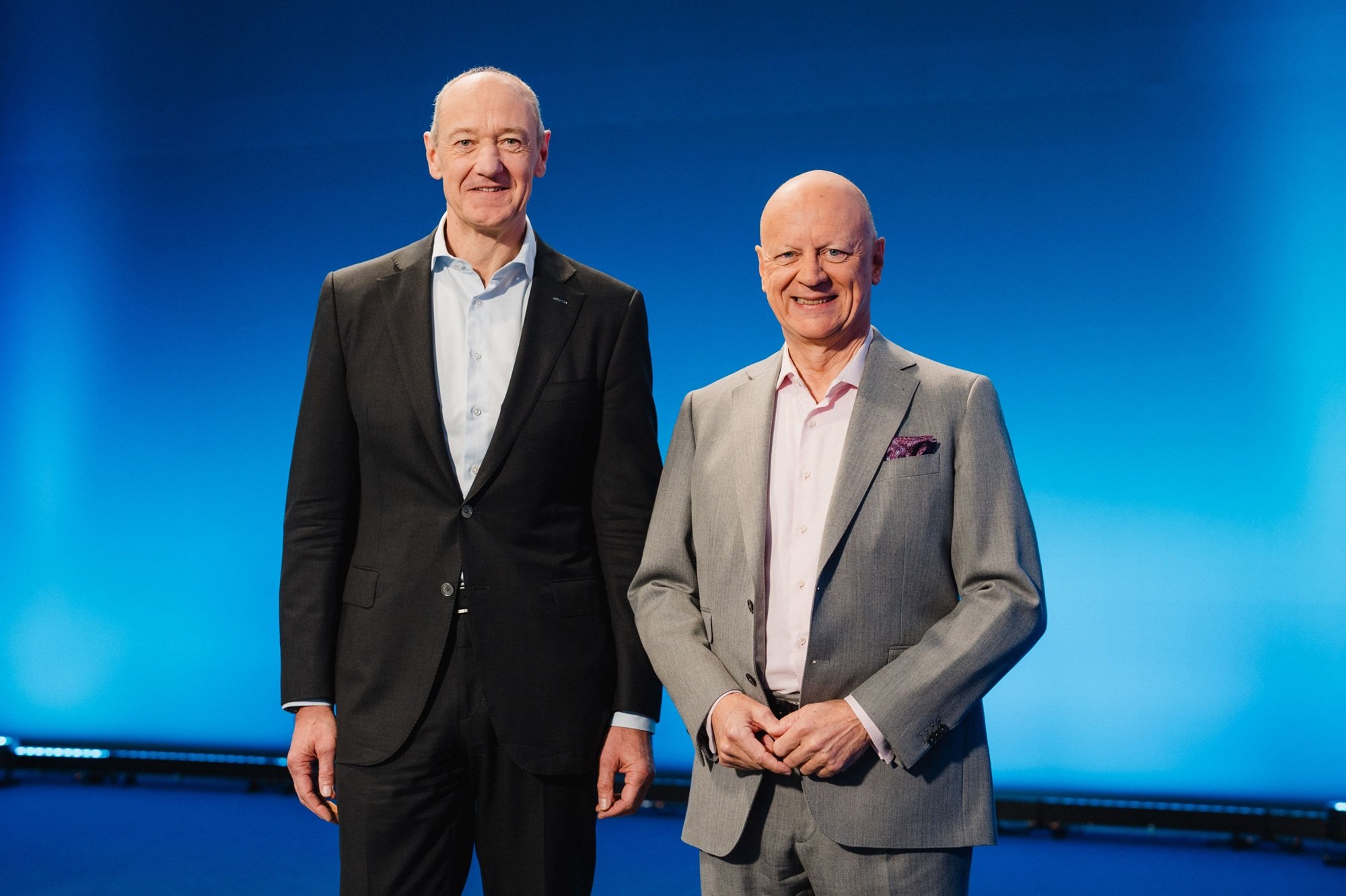 Roland Busch, presidente y CEO de Siemens, y Ralf P. Thomas, director financiero, están satisfechos con los resultados del último año fiscal y el inicio de la siguiente fase de crecimiento Roland Busch, presidente y CEO de Siemens, y Ralf P. Thomas, director financiero, están satisfechos con los resultados del último año fiscal y el inicio de la siguiente fase de crecimiento