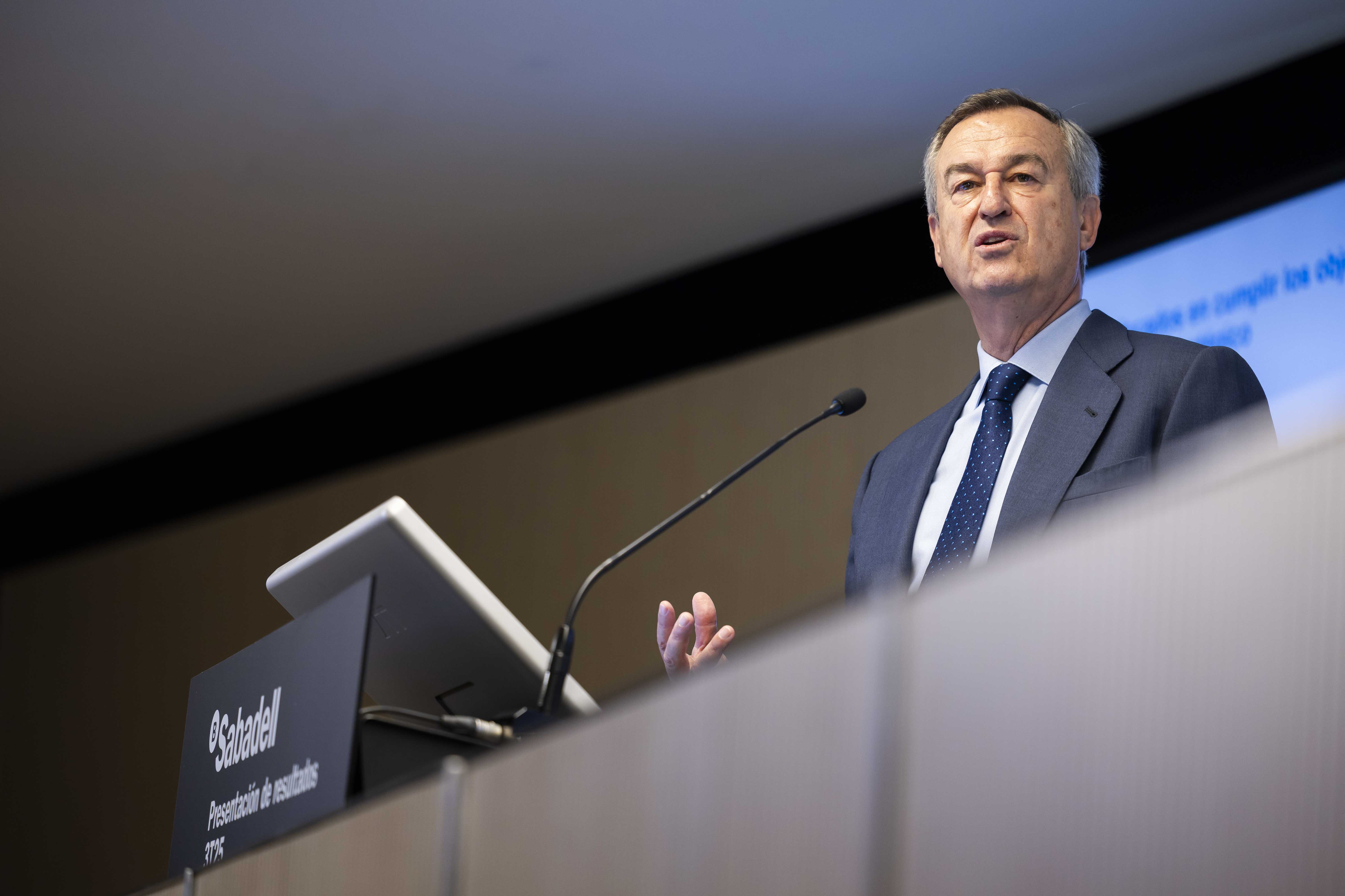 César González-Bueno, consejero delegado del Sabadell, durante la presentación de resultados a la prensa