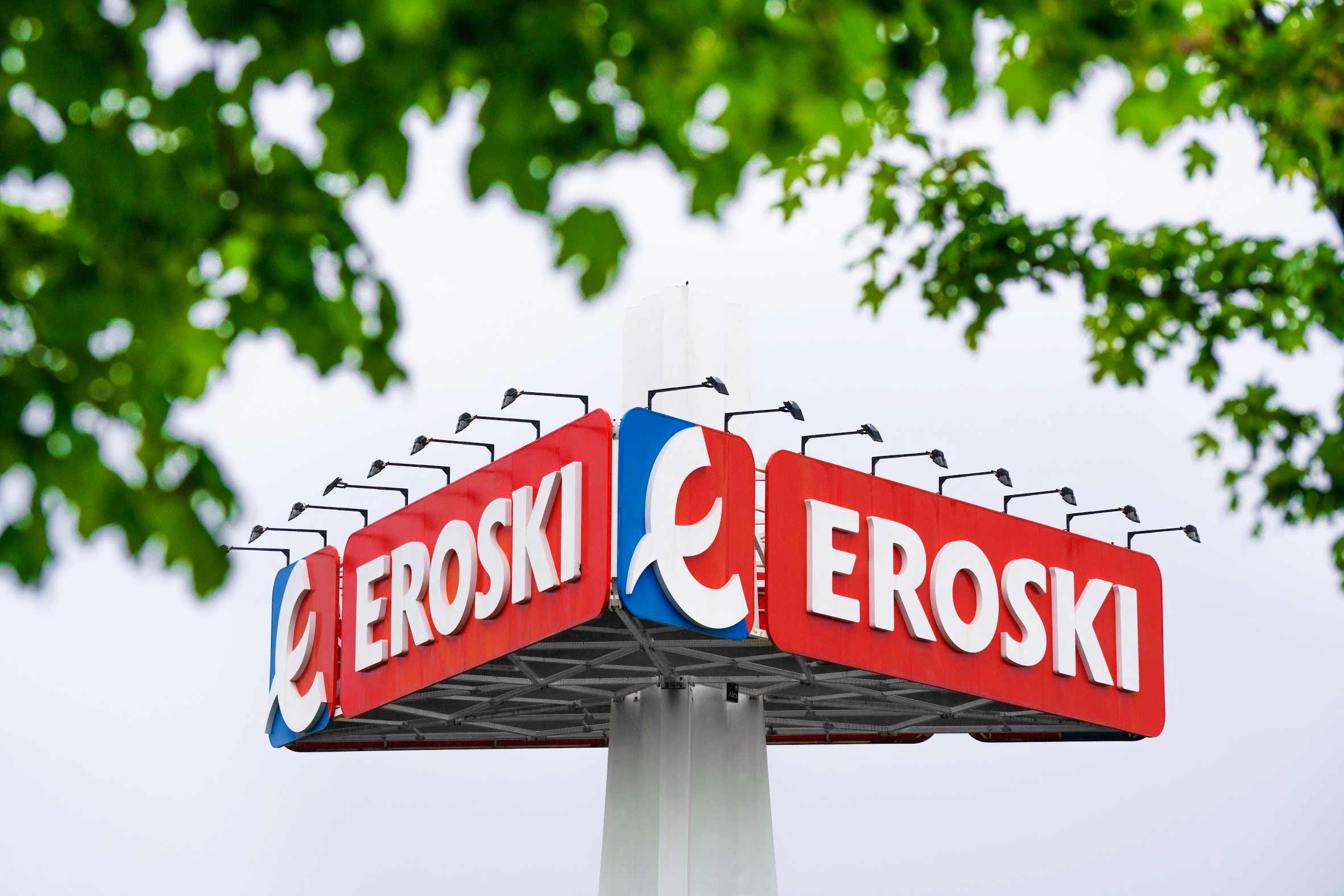 El grupo Eroski, año tras año, salva la complicada situación de la cooperativa, y ahora que tiene el rumbo enderezado, Mondragón vuelve a las andadas El grupo Eroski, año tras año, salva la complicada situación de la cooperativa, y ahora que tiene el rumbo enderezado, Mondragón vuelve a las andadas