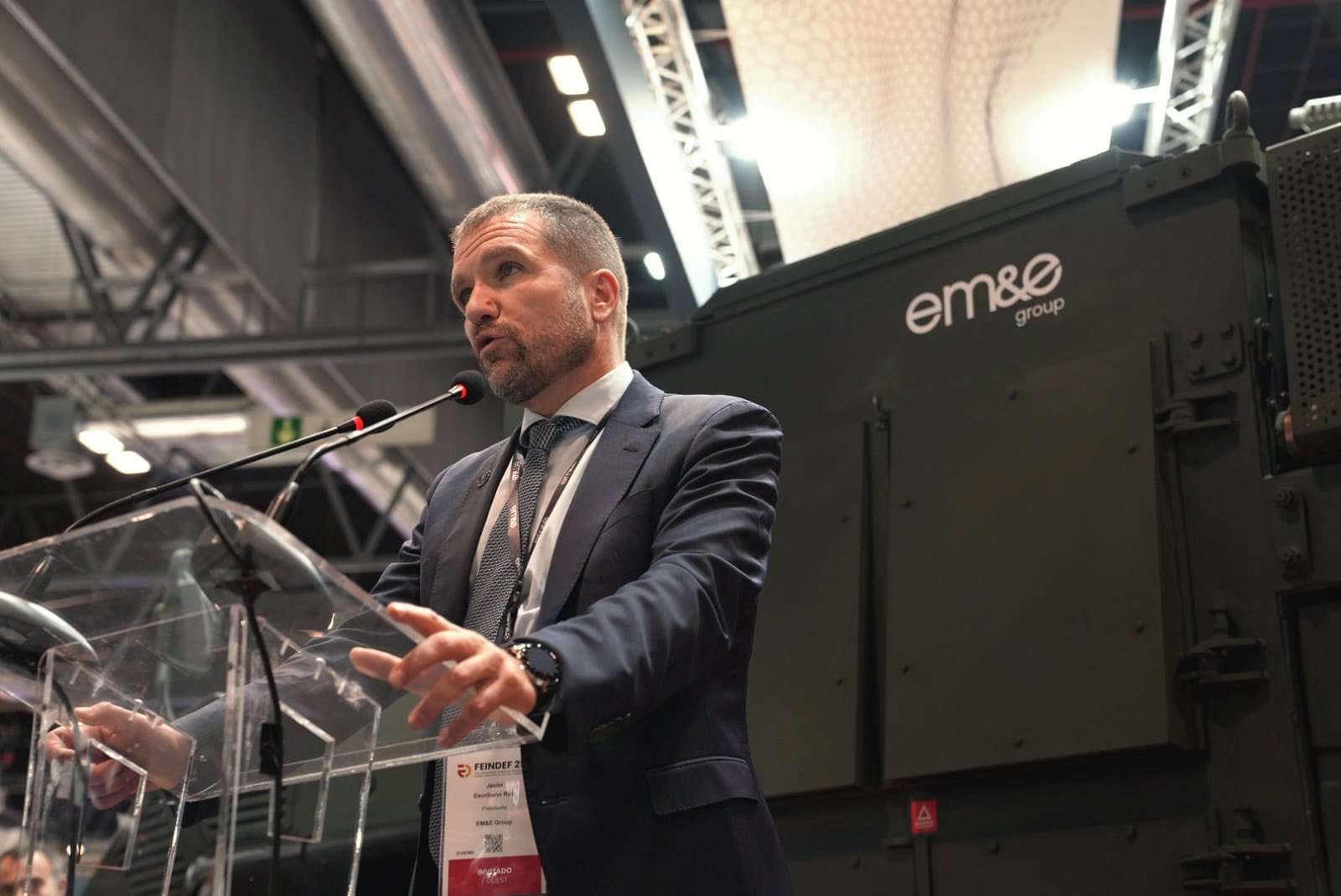 Javier Escribano asegura que no vendería EME ni por miles de millones, pero sí la va a fusionar con Indra. ¡Prrrrrr!