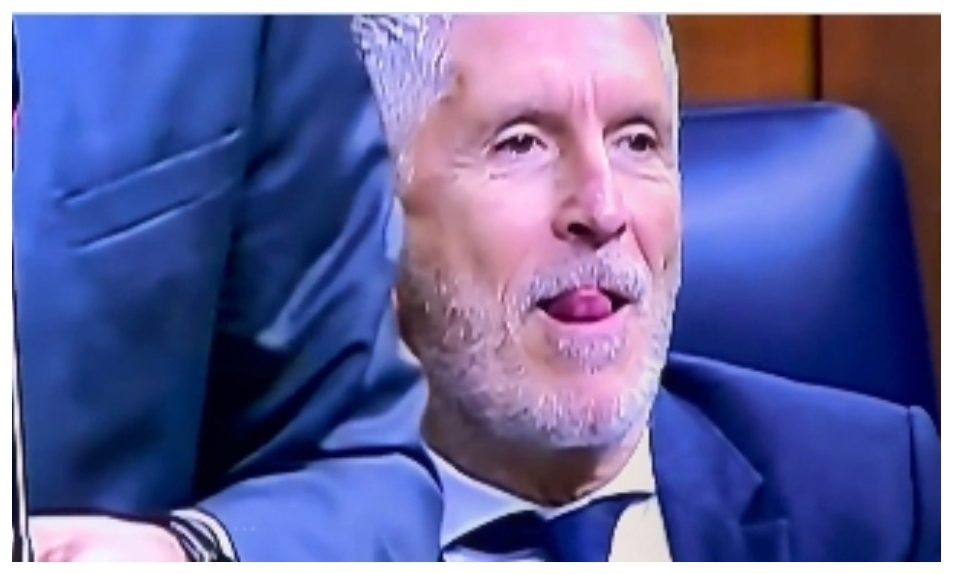 Los policías dicen que se ha perdido el principio de autoridad... pero a Marlaska le importa un pepino: sigue hablando de la España segura y se queda tan fresco Los policías dicen que se ha perdido el principio de autoridad... pero a Marlaska le importa un pepino: sigue hablando de la España segura y se queda tan fresco