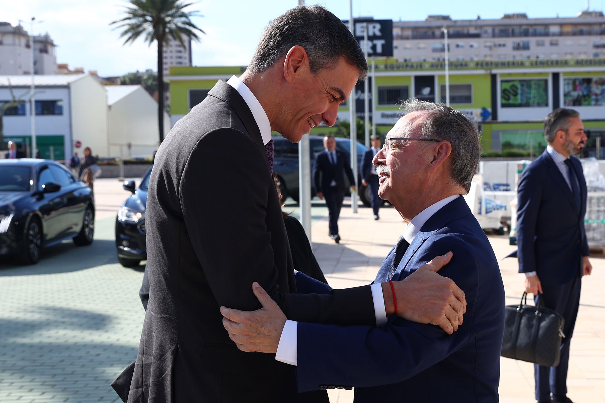 "Gracias, presidente", terminaba Vivas, gracias a ti Juan Jesús, no sabemos qué sería de Ceuta sin tu presencia "Gracias, presidente", terminaba Vivas, gracias a ti Juan Jesús, no sabemos qué sería de Ceuta sin tu presencia