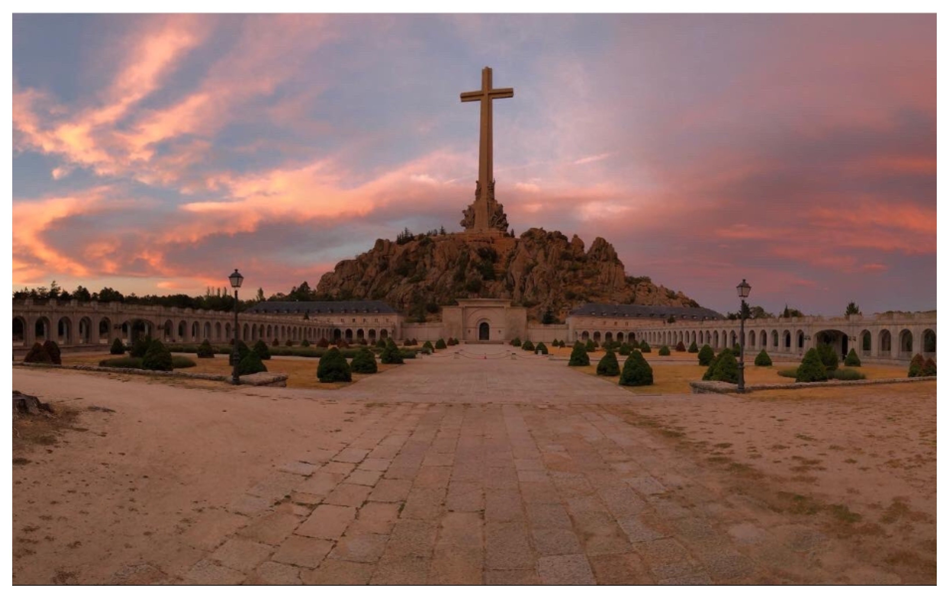 Van a por la cruz, pero no es cristianofobia, es democracia