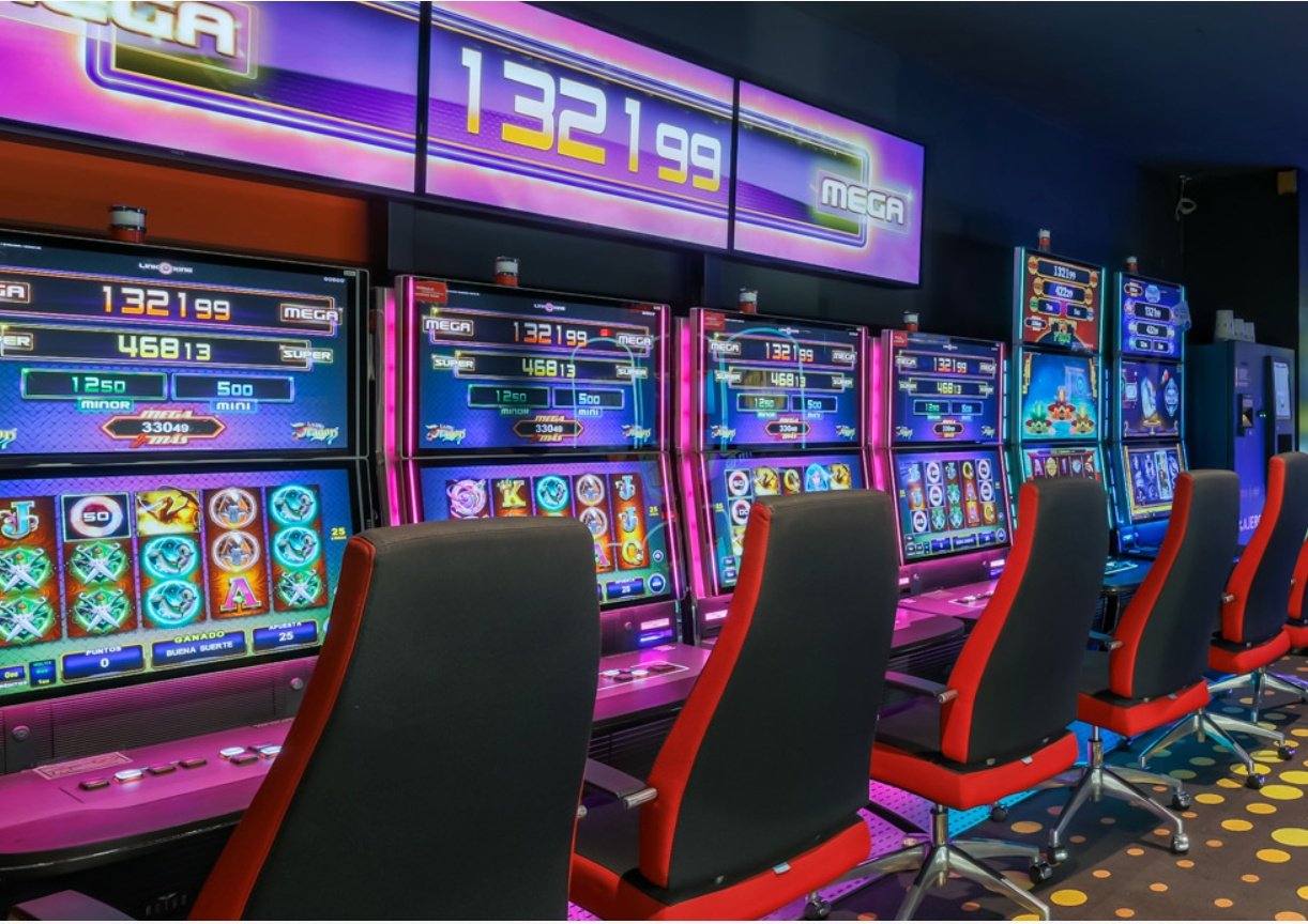 Cirsa es una multinacional española especializada en juego y ocio Cirsa es una multinacional española especializada en juego y ocio