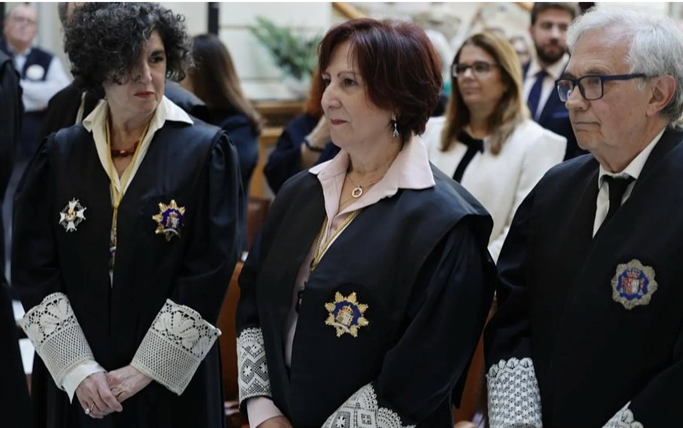 Teresa Peramato (en el centro) es una persona de la órbita del ya dimitido García Ortiz