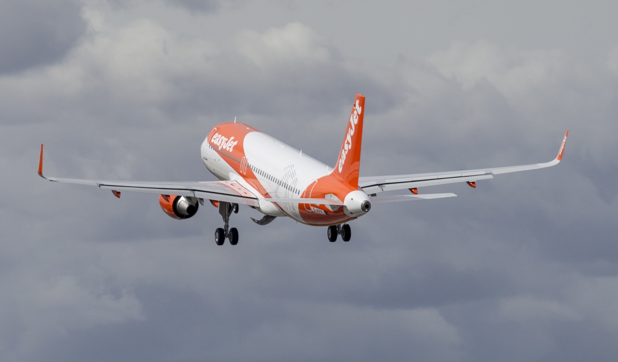 La 'low cost' easyJet suma su tercer ejercicio consecutivo en números negros