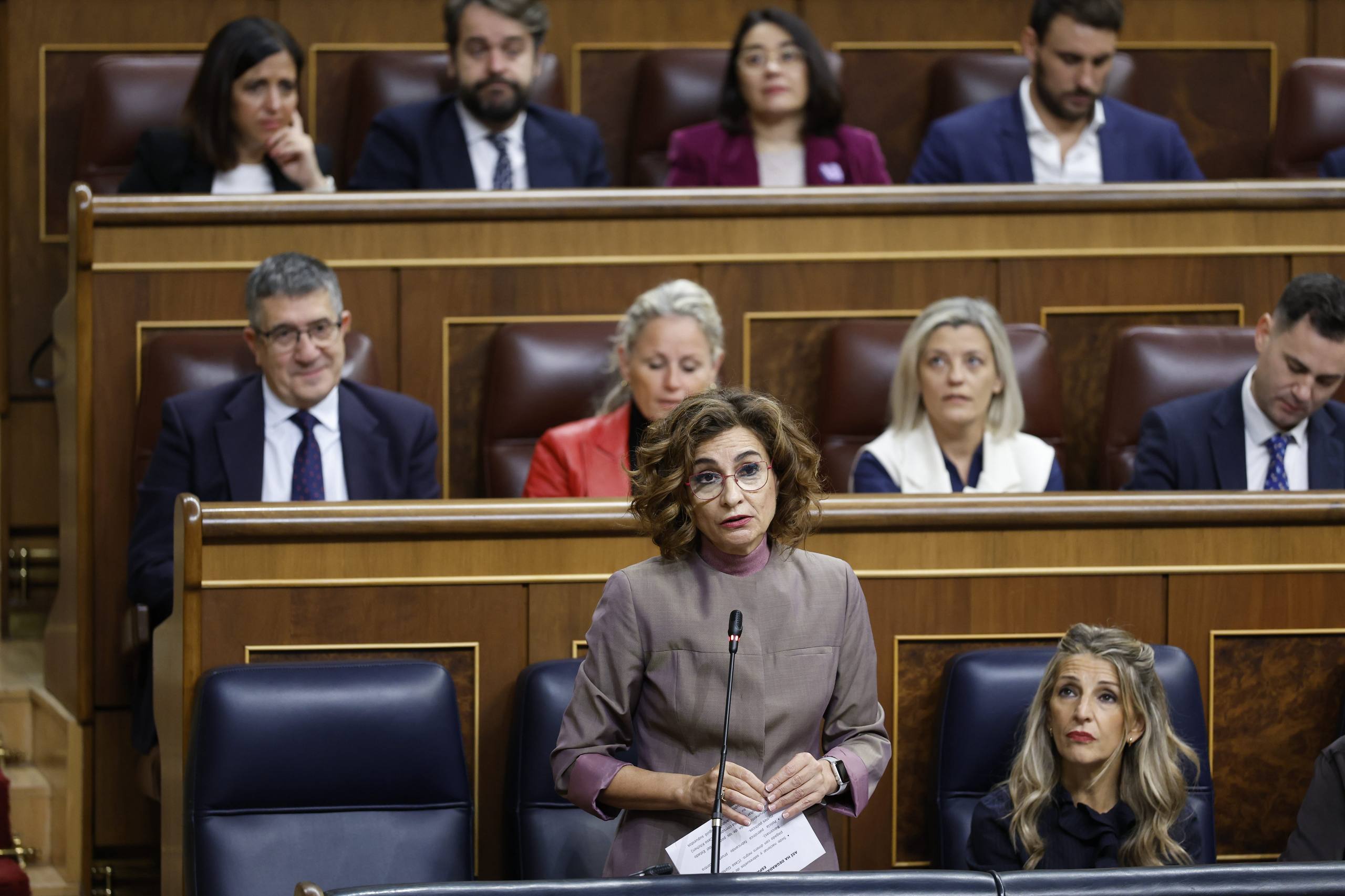 La vicepresidenta de Hacienda, María Jesús Montero, en la sesión de control al Gobierno