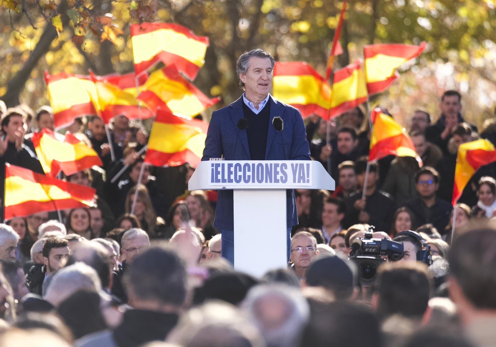 Feijóo en la manifestación contra la corrupción, en el madrileño Templo de Debod Feijóo en la manifestación contra la corrupción, en el madrileño Templo de Debod