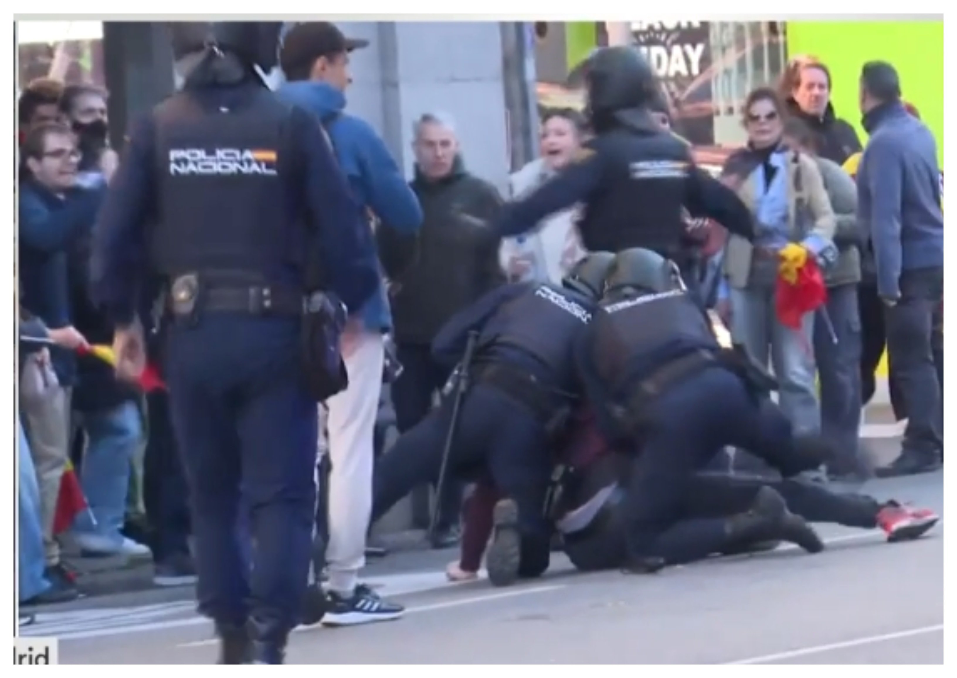 Conclusión: al ministro del Interior no le gustan ni los ancianos que rezan, ni los jóvenes que se rebelan contra el Gobierno Sánchez