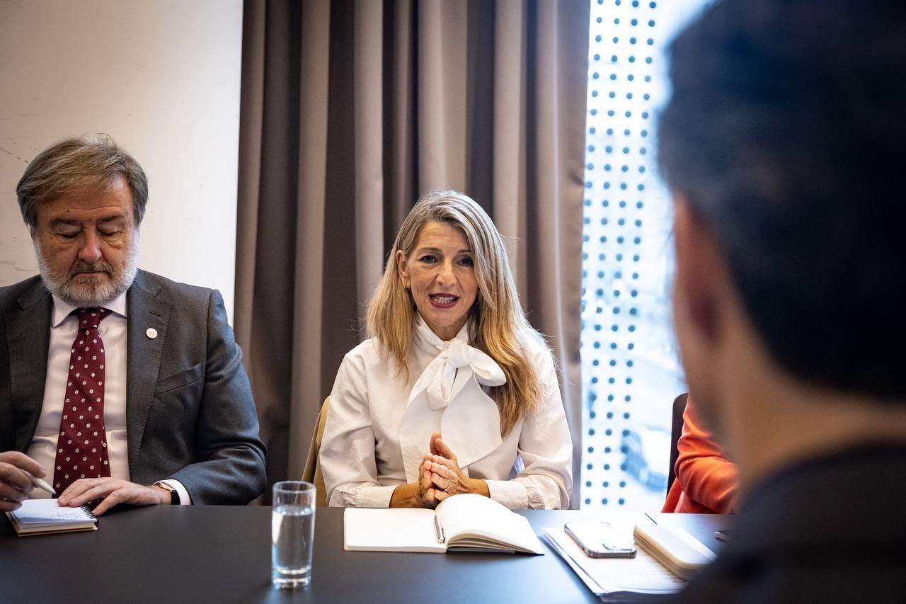 Mientras la Ministra de Trabajo, Yolanda Díaz celebra los datos, porque "son miles de vidas que respiran más tranquilas. Familias que llegan mejor a fin de mes"