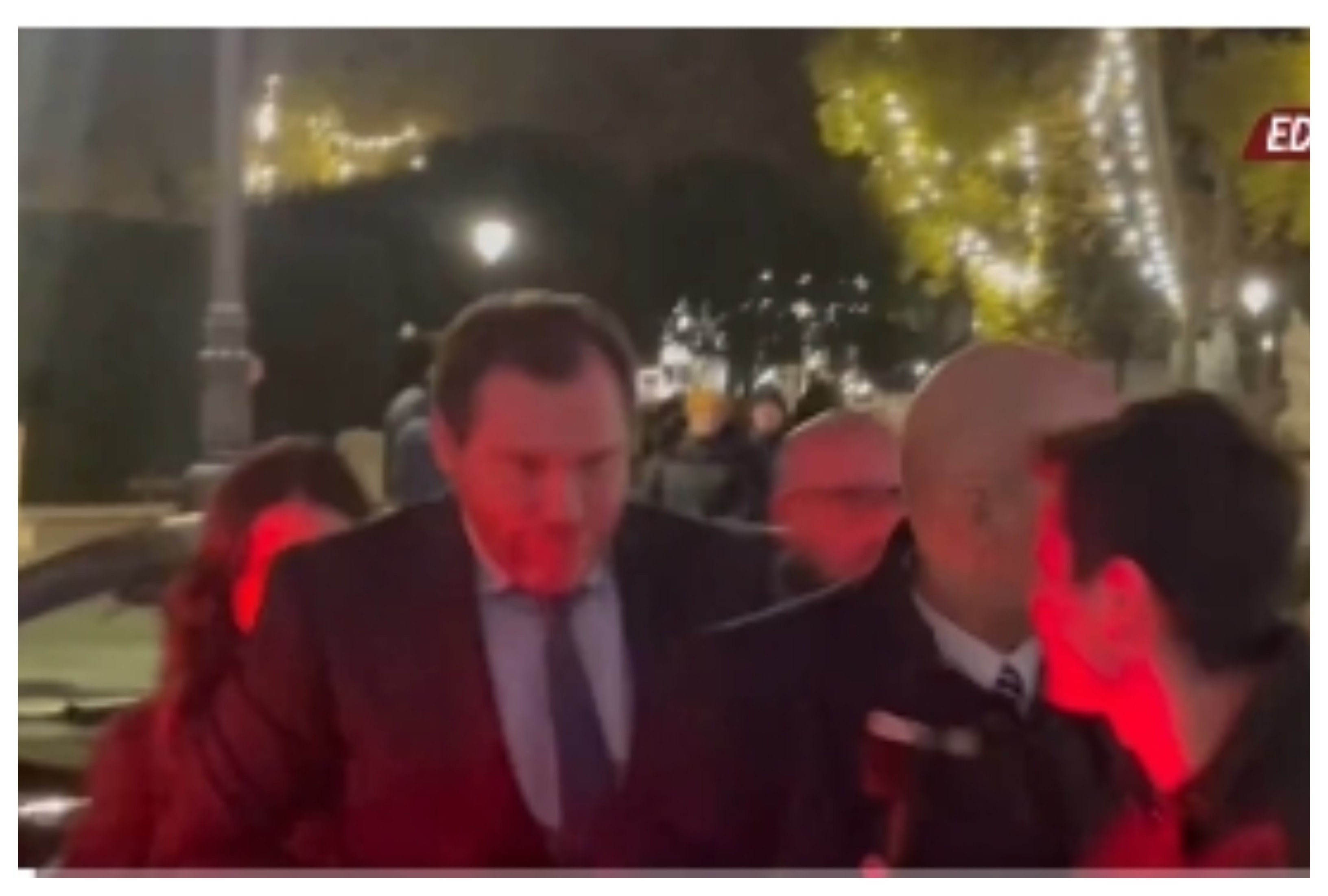 El ministro de Transportes sale huyendo "más rápido que sus trenes"