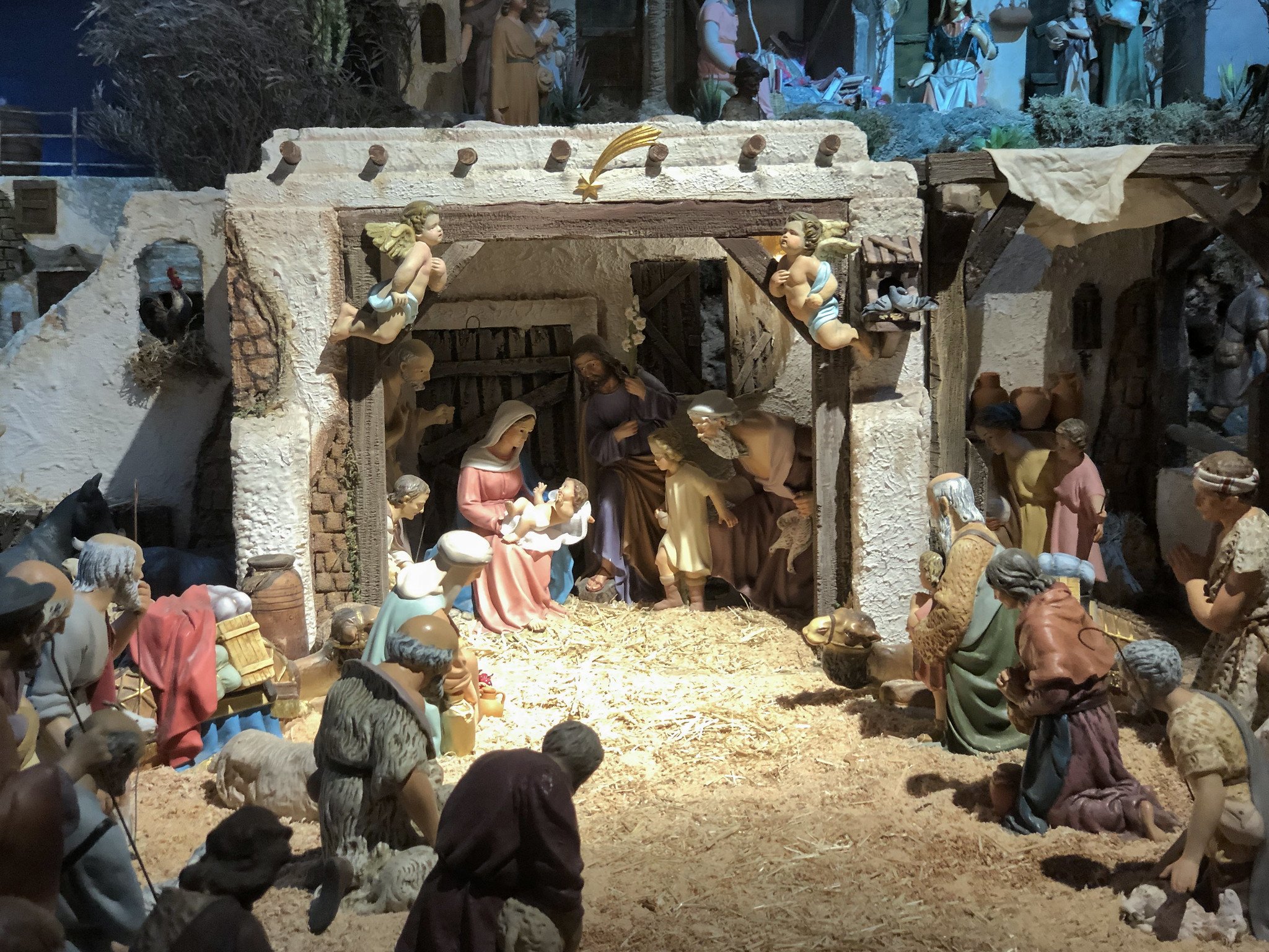 a estamos en la segunda semana de Adviento, el tiempo litúrgico cristiano de cuatro semanas de preparación espiritual para el nacimiento de Jesús, que es lo que de verdad se celebra en Navidad, pero las marcas lo siguen olvidando / Foto: Pablo Moreno