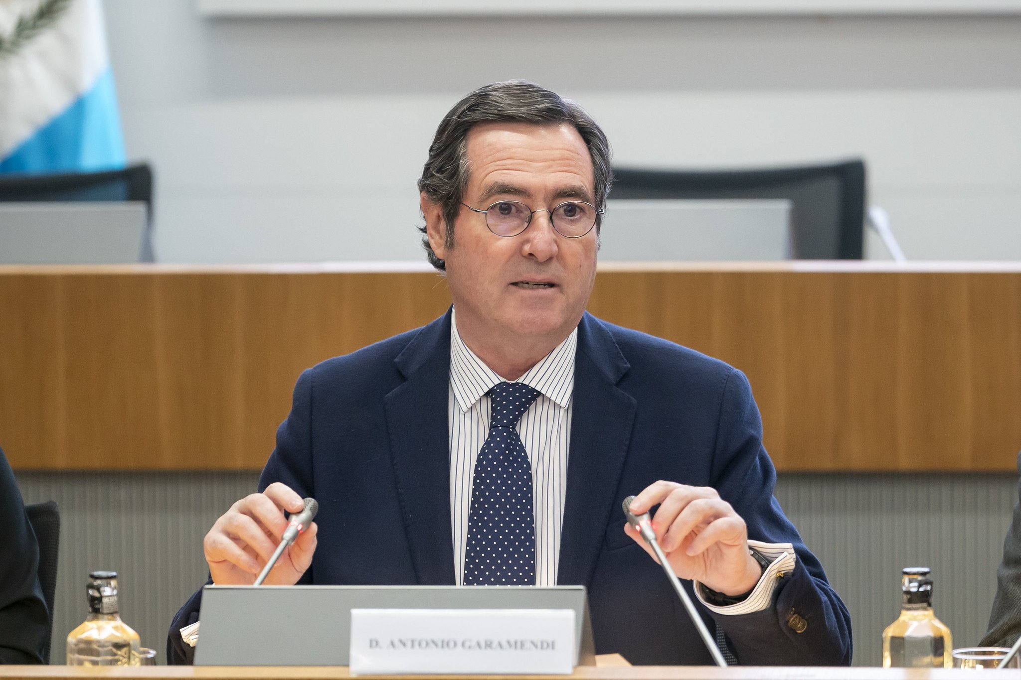 CEOE ha acordado plantear una subida del salario mínimo interprofesional (SMI) de hasta el 1,5% para 2026, lo que supone alcanzar los 1.202 euros brutos al mes / Foto: Pablo Moreno