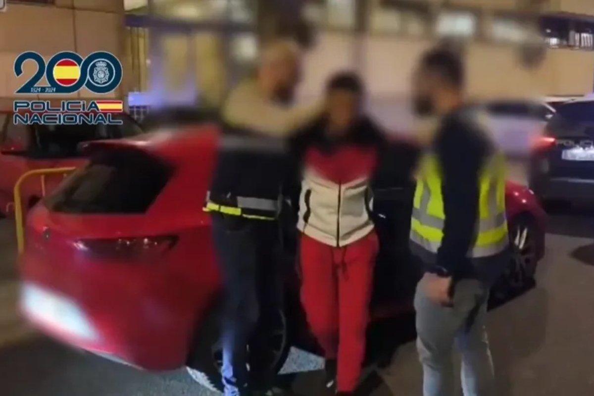 El magrebí fue detenido por la policía y está acusado de un delito de alteración del orden público