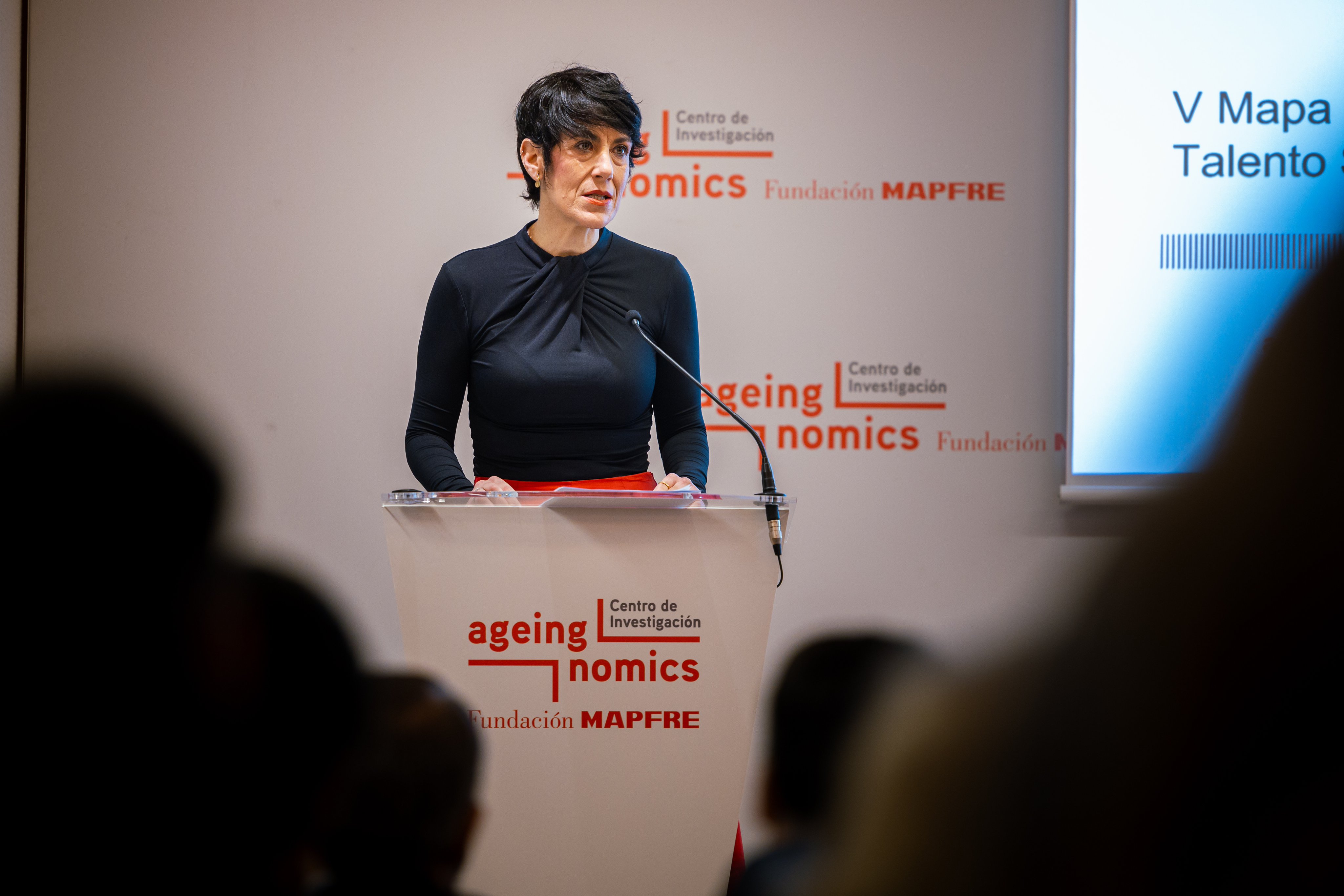 Elma Saiz se escuda en la hucha, que no cubre ni el gasto de un mes