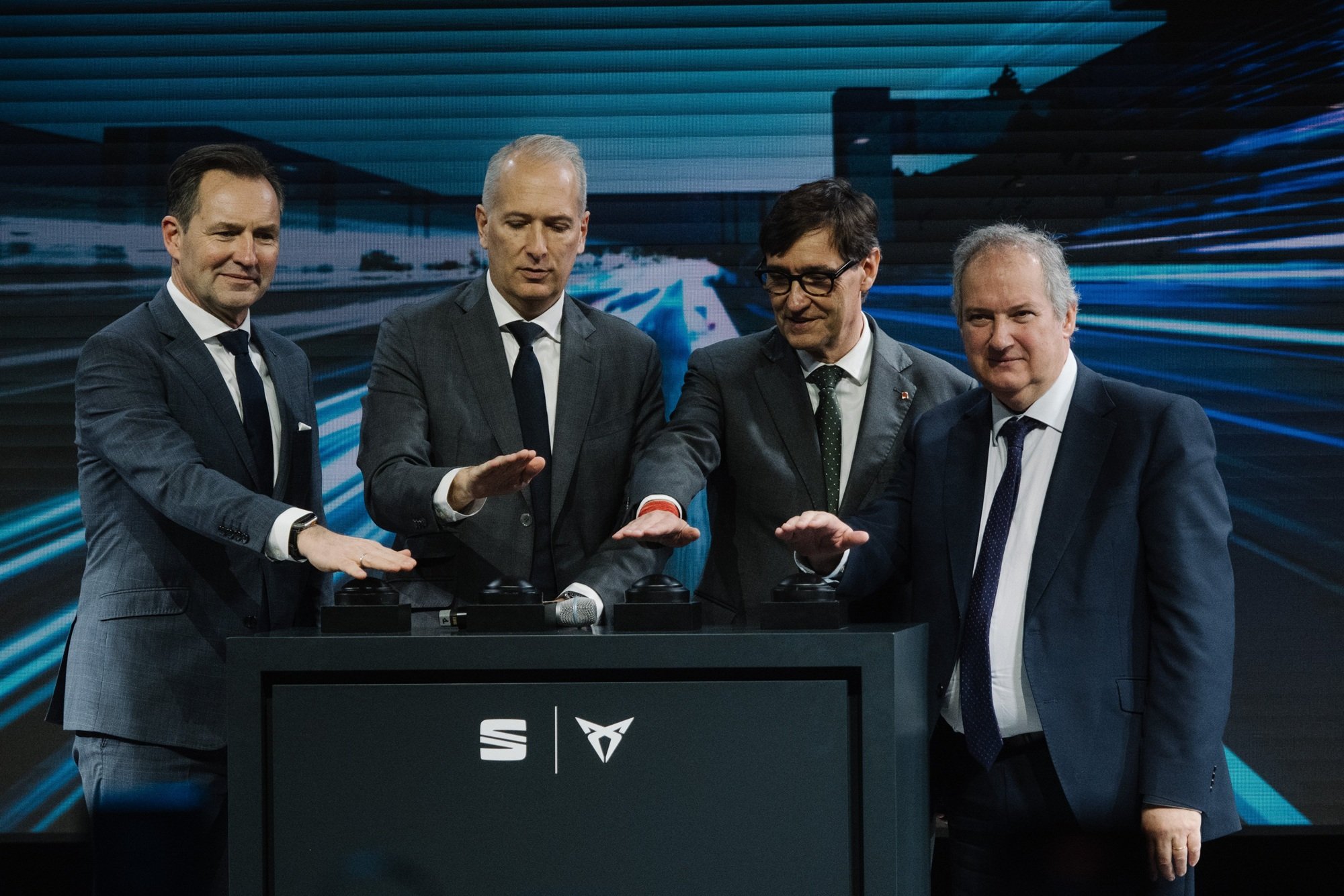 Thomas Schäfer, Markus Haupt, Salvador Illa y Jordi Hereu inauguran la planta de ensamblaje de baterías de SEAT y Cupra en Martorell