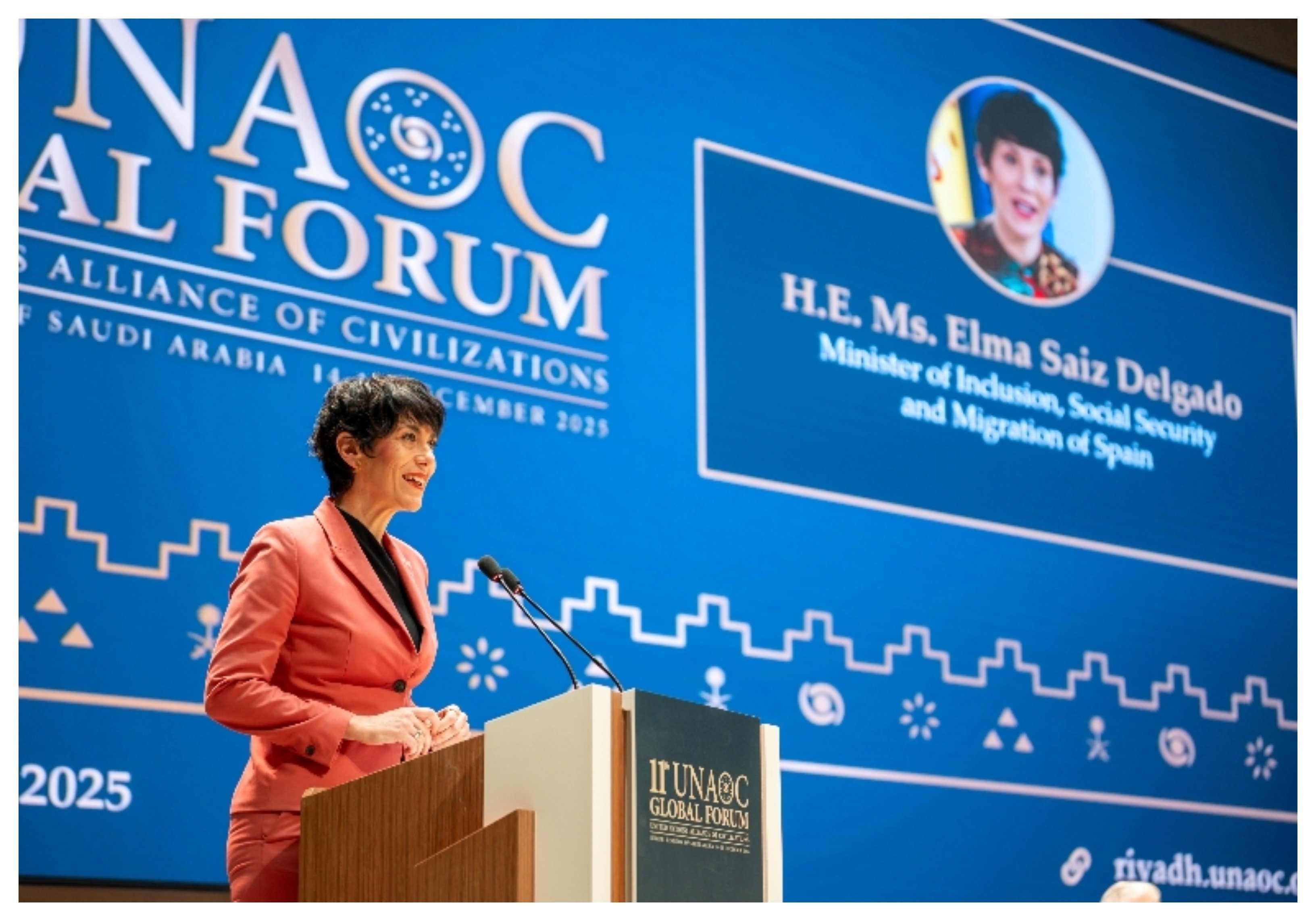 Elma Saiz en Arabia por la Alianza de Civilizaciones... ¡Toma ya! Elma Saiz en Arabia por la Alianza de Civilizaciones... ¡Toma ya!