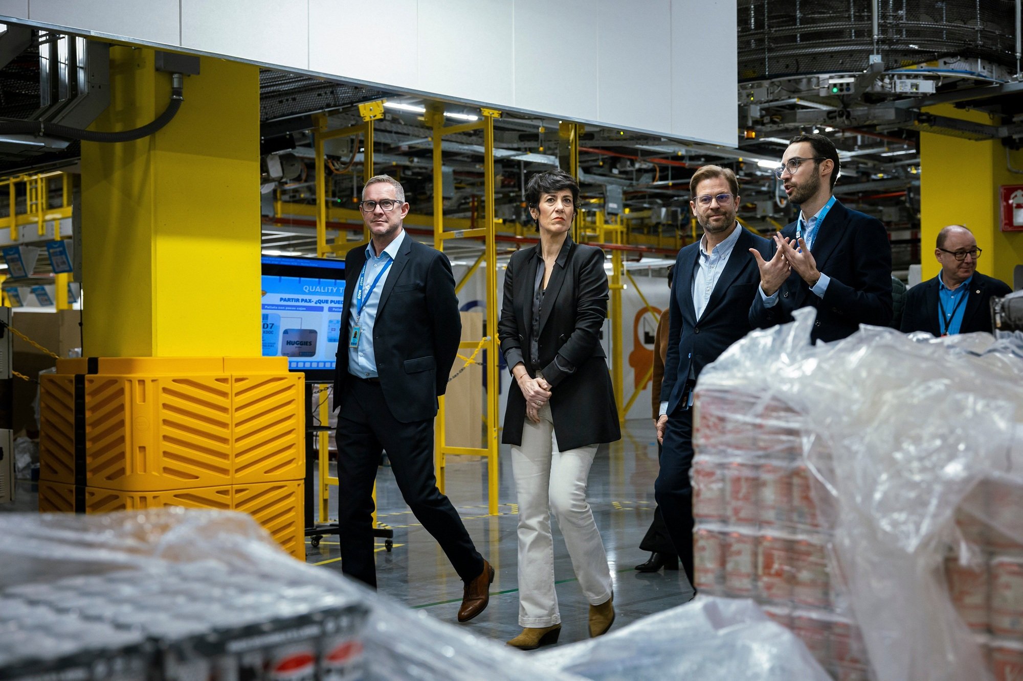 La ministra de Inclusión, Seguridad Social y Migraciones, Elma Saiz, ha visitado el centro logístico que Amazon tiene en Illescas (Toledo)