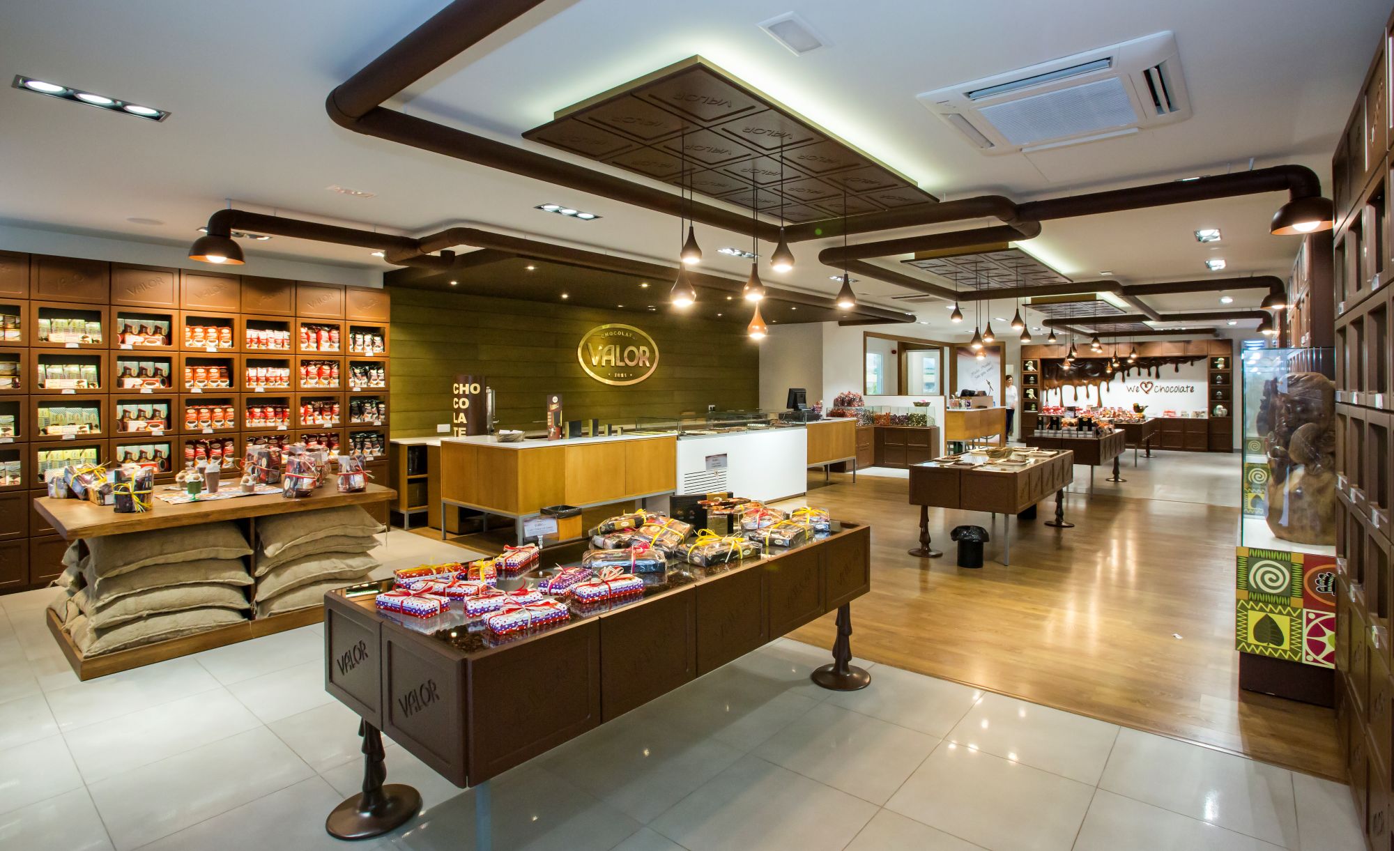 Chocolates Valor tiene 144 años de historia y mejora sus resultados, pese a estar fabricando con la materia prima más cara de la historia (el cacao)