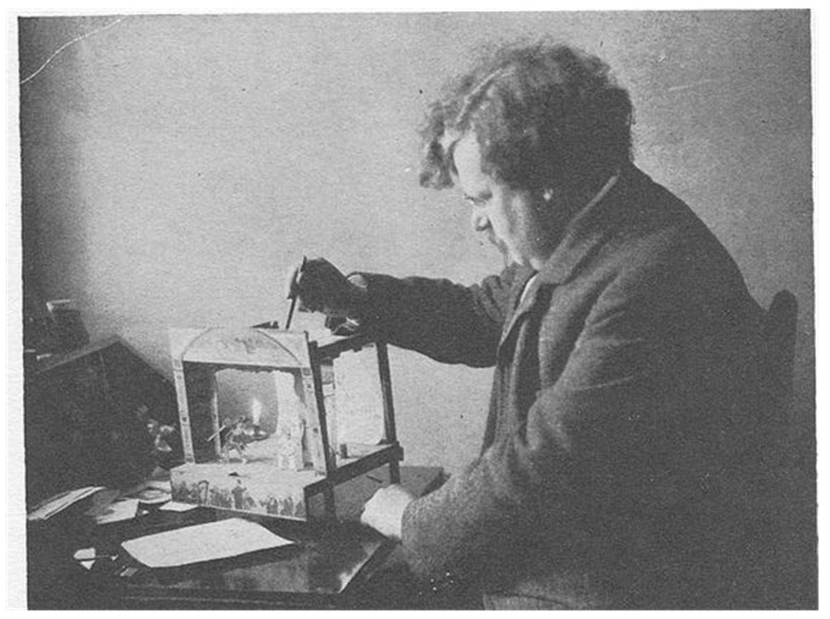 Sus juguetes favoritos eran soldaditos de plomo y un gran teatro de cartón 