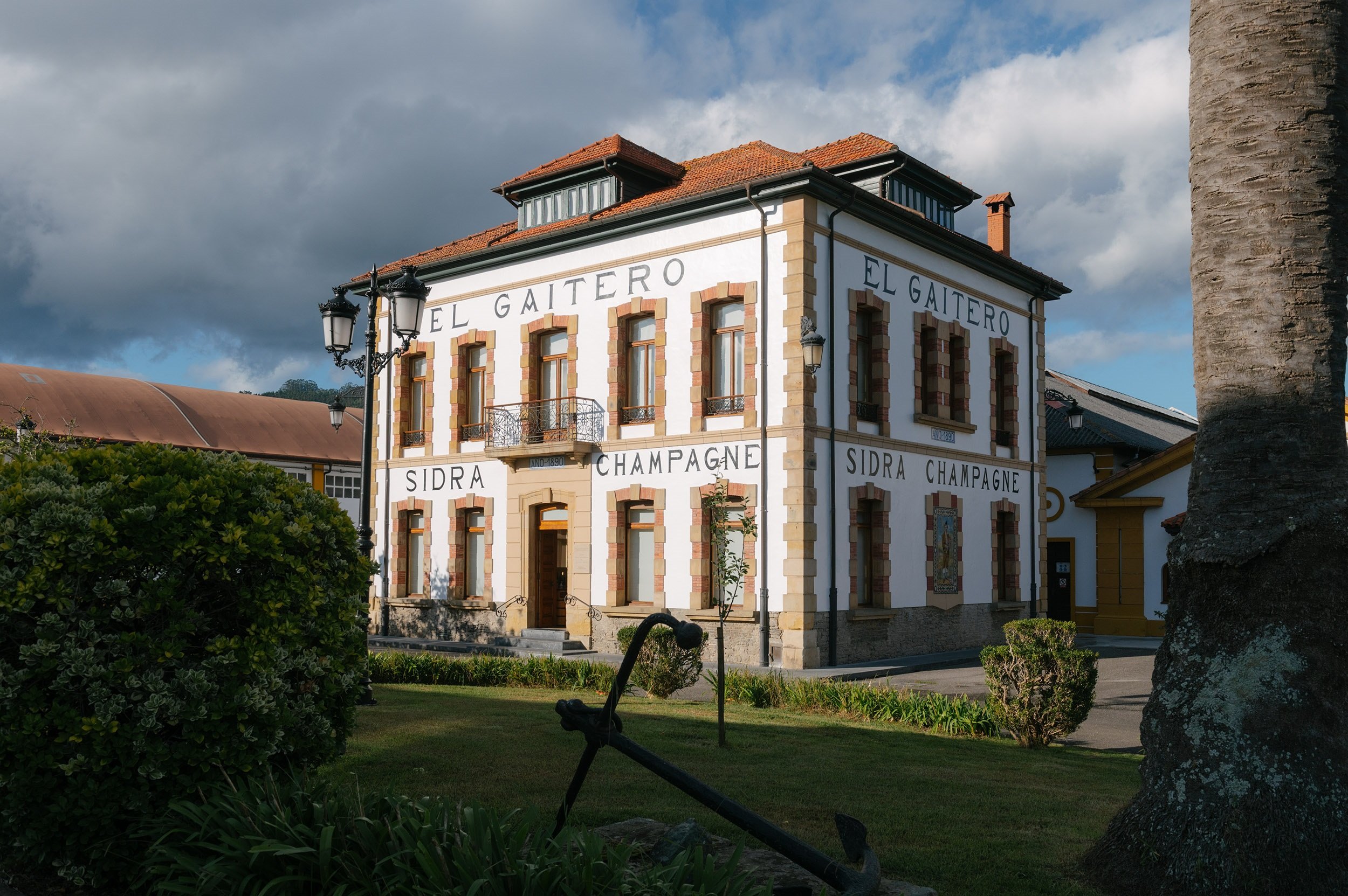 Las emblemáticas “casonas” son un símbolo que aún puede contemplarse en El Gaitero frente a la representativa fachada de sus antiguas oficinas