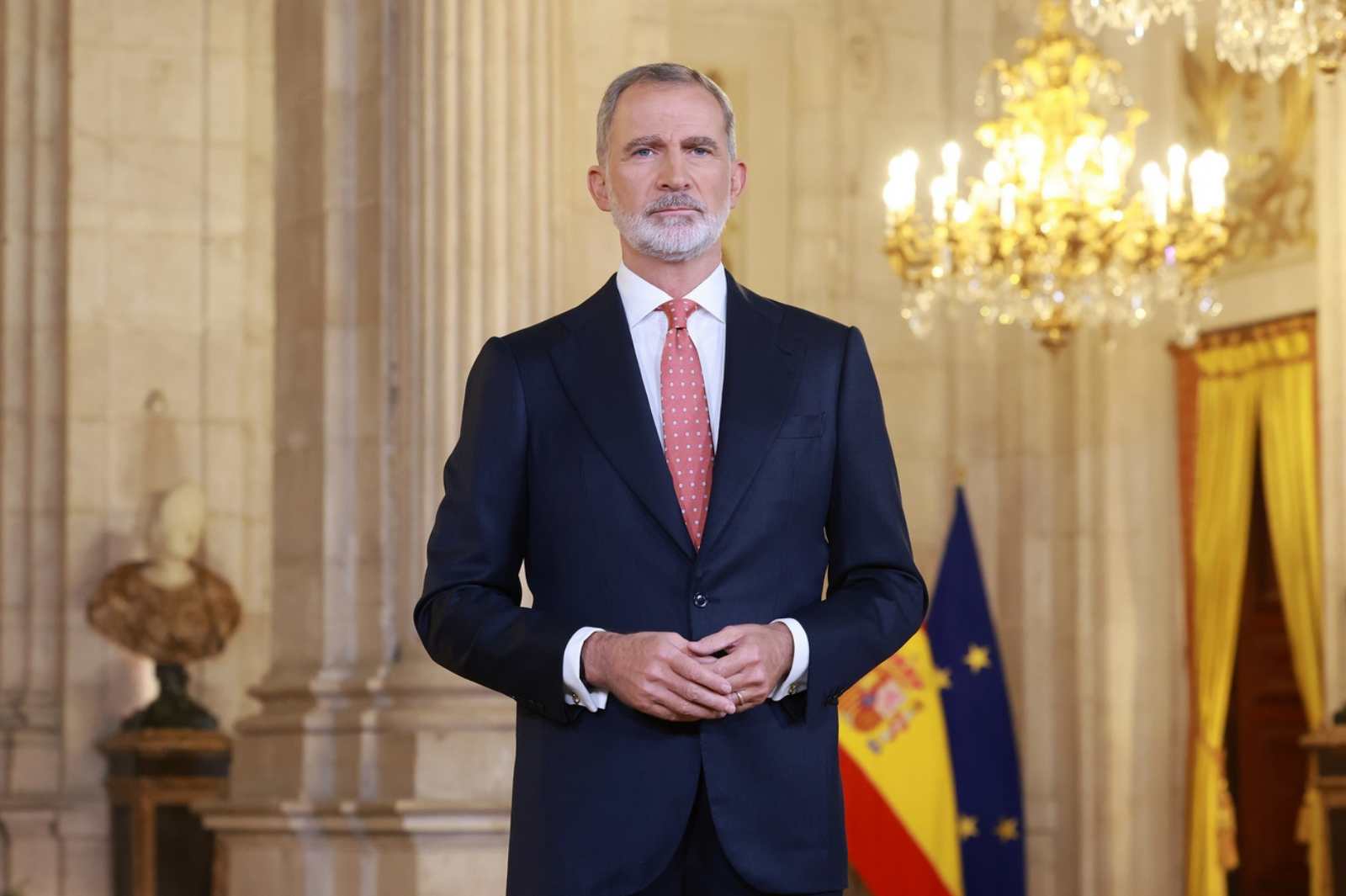 Felipe VI, desde el Salón de Columnas del Palacio Real de Madrid