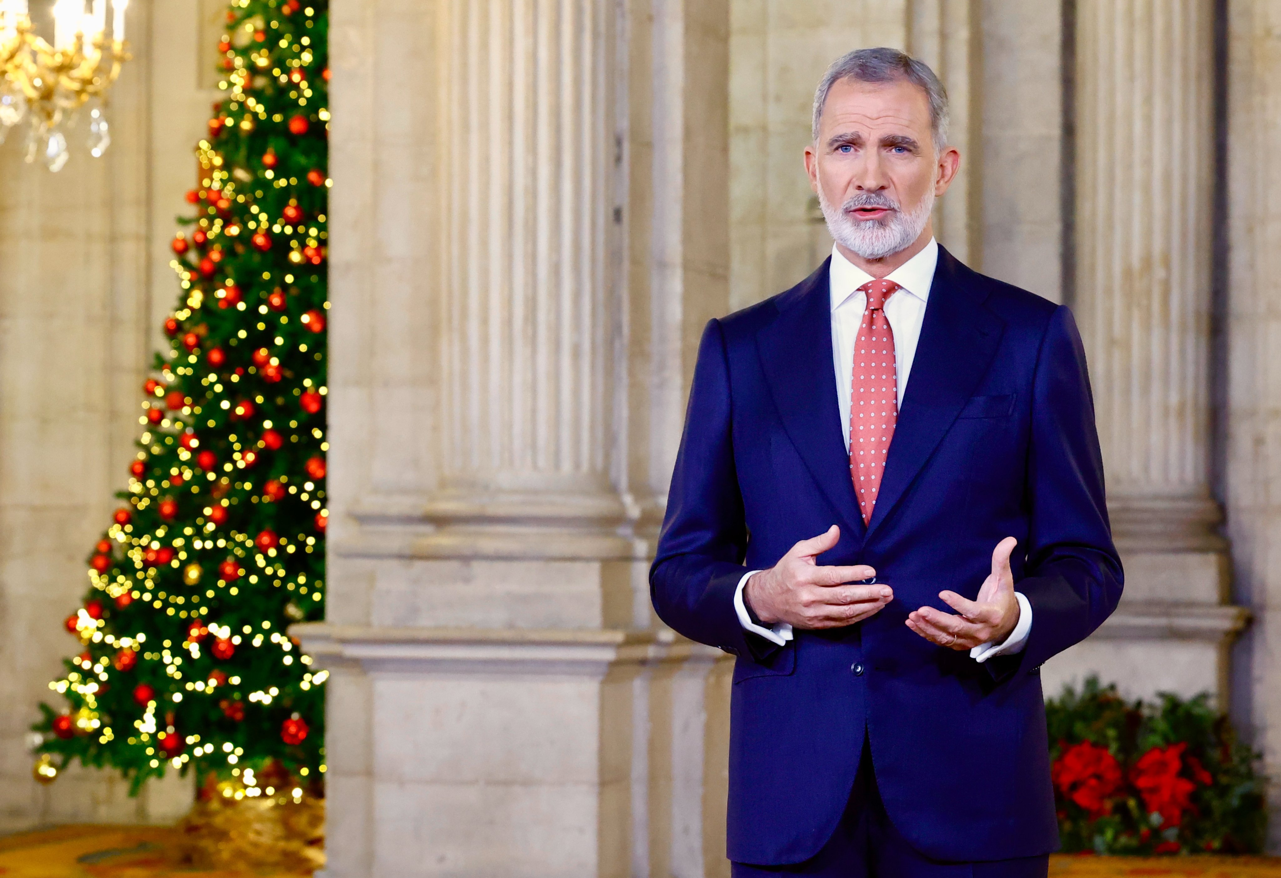 ¿Por qué Felipe VI impartió el discurso de Navidad de pie y no sentado?