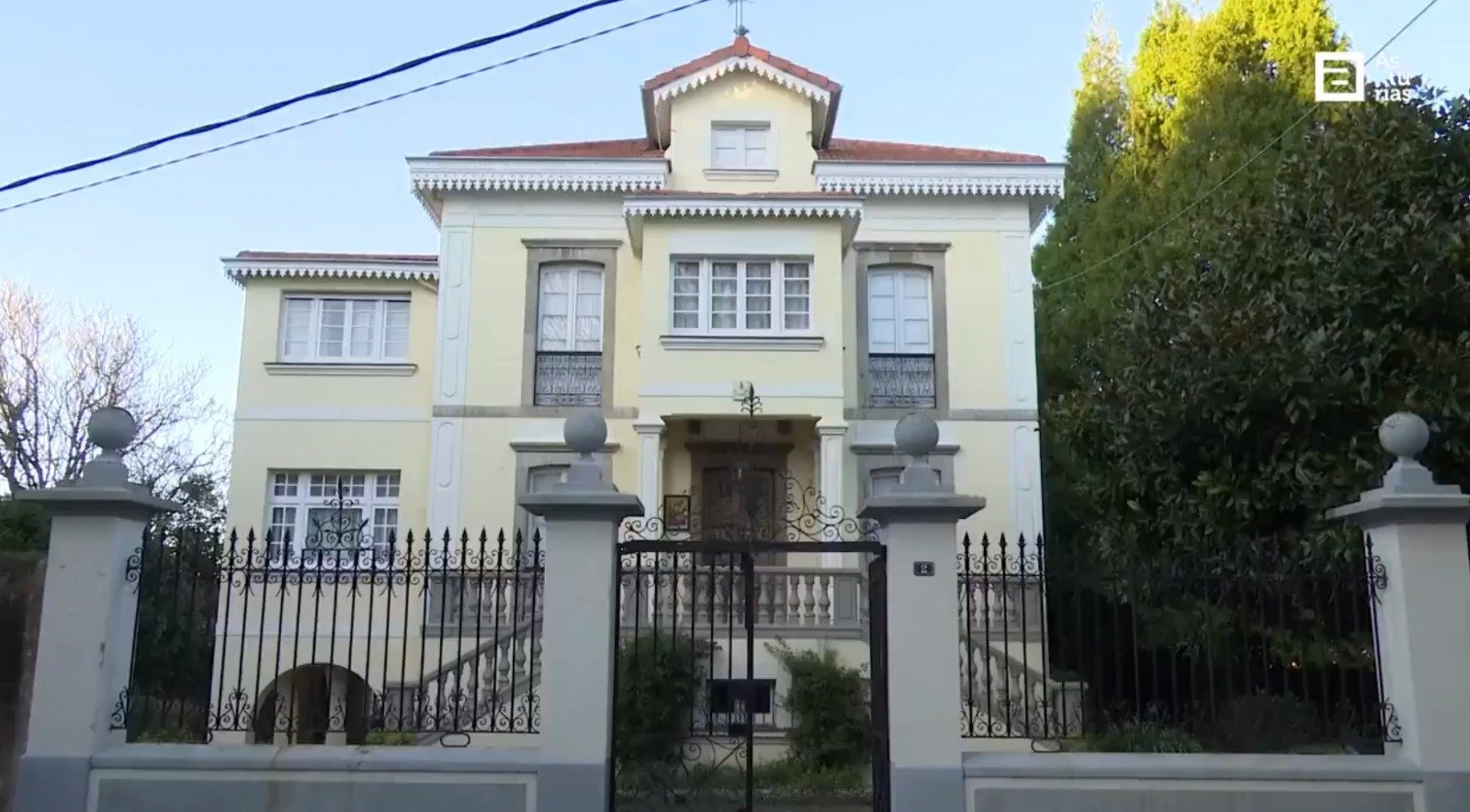 Menéndez cuenta lo sucedido a la Radiotelevisión del Principado de Asturias