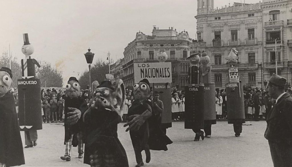 Grupo de la cabalgata de Valencia del 5 de enero de 1937 en el que se ridiculiza a banqueros, generales, falangistas y curas Grupo de la cabalgata de Valencia del 5 de enero de 1937 en el que se ridiculiza a banqueros, generales, falangistas y curas