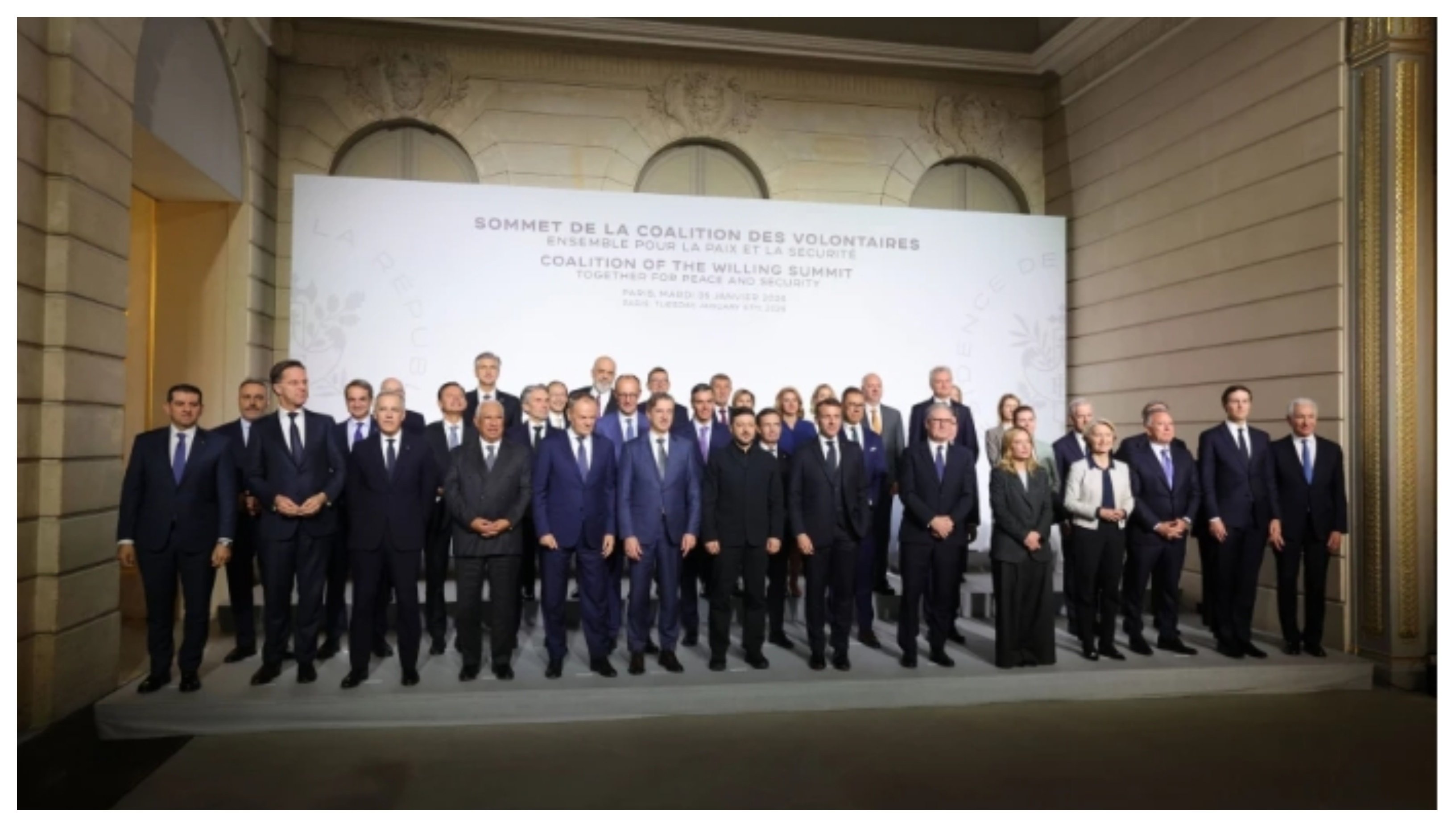 La Coalición de Voluntarios posa tras reunirse en París este 6 de enero