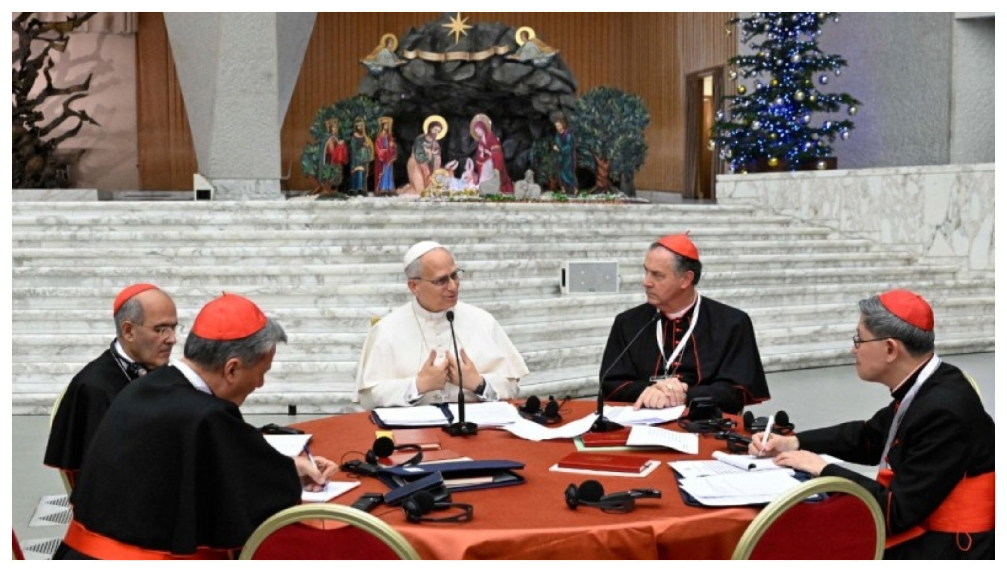 El Papa les ha dicho a los señores cardenales que no viene a ordenar sino a escuchar. Y entonces los señores cardenales allí reunidos han elegido dos asuntos a tratar: sinodalidad y misión / Foto Vatican Media