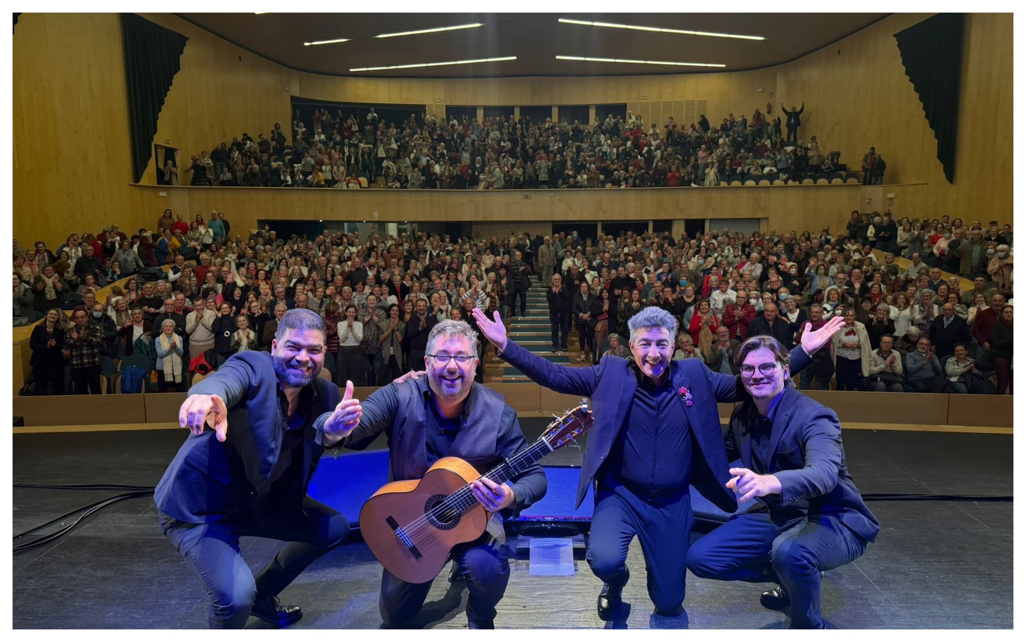 Fotos de Juan Valderrama y sus músicos el día de la actuación en el teatro Buero Vallejo de Guadalajara