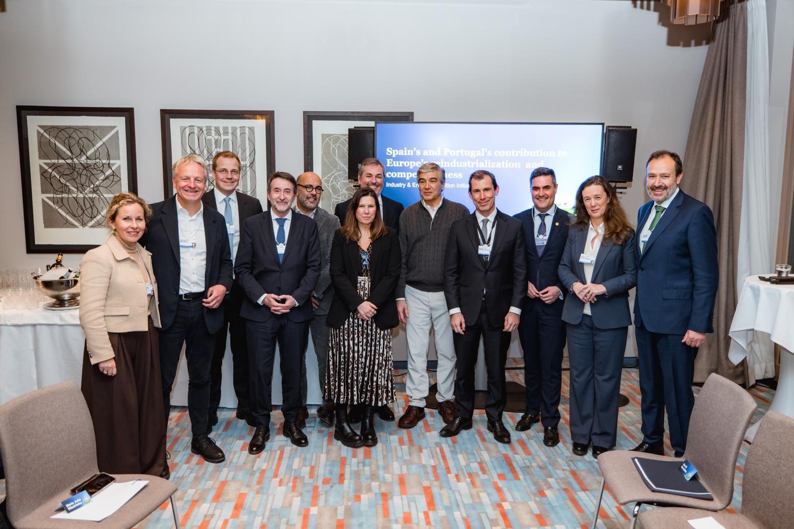 Algunos miembros de la Iniciativa Ibérica de Industria y Transición Energética (IETI) reunida en el Foro de Davos
