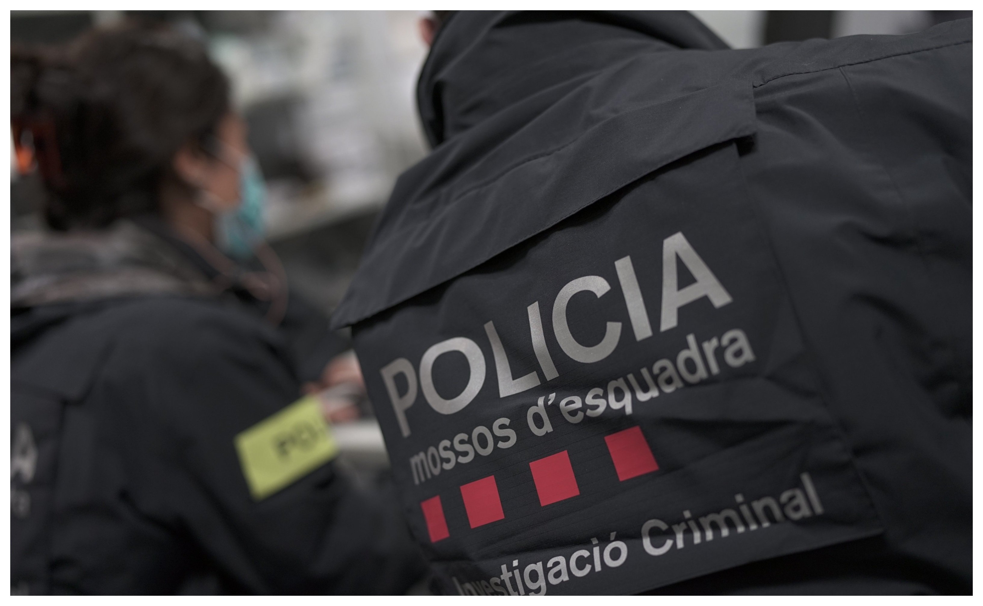 La familia formalizó la denuncia este lunes en la comisaría de los Mossos d’Esquadra de Mataró y ha entregado un vídeo en el que se aprecia parte de la agresión