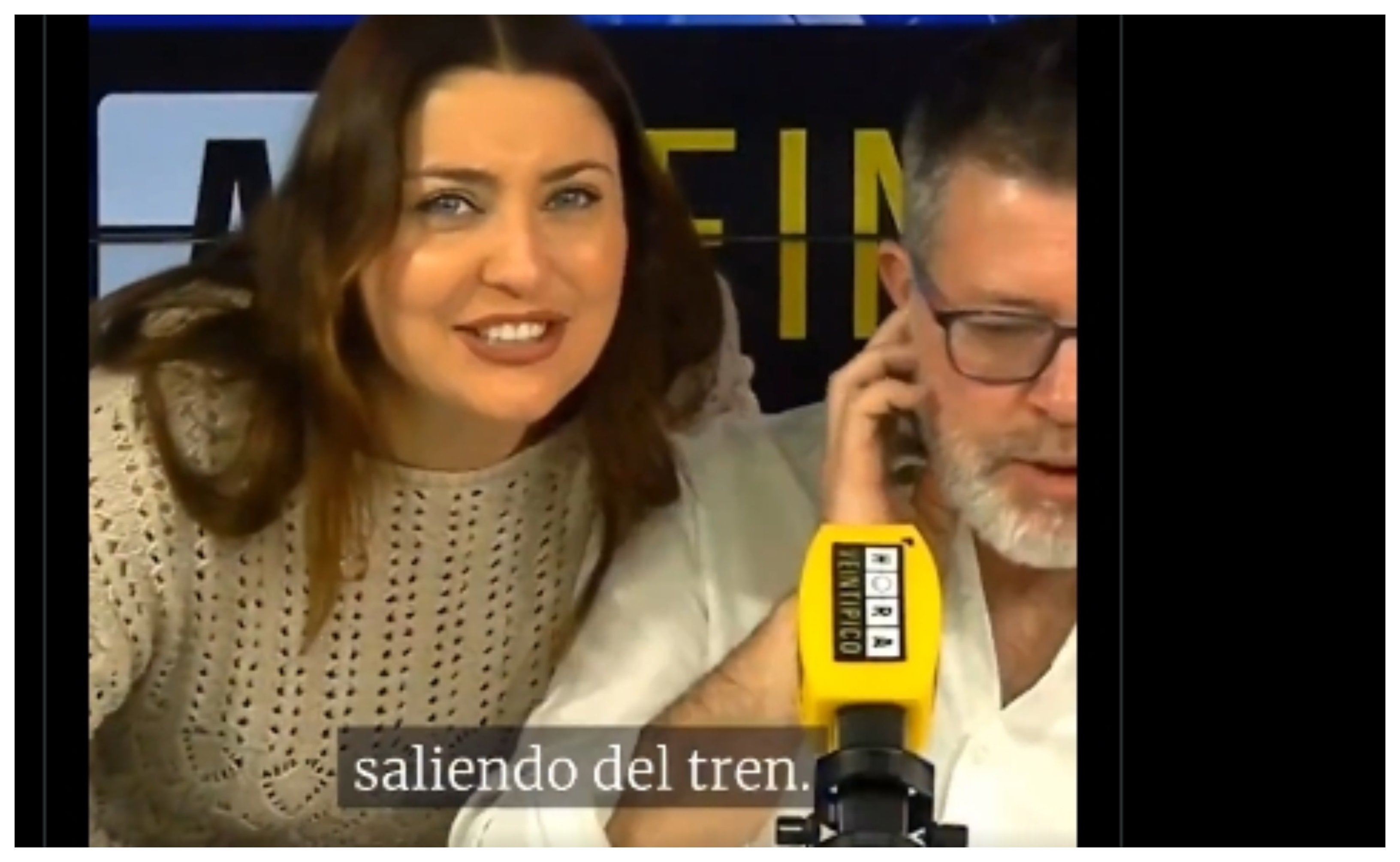 El ingenioso humorista Quequé sigue en la misma línea. Esta vez, se le ha ocurrido, junto con su colaboradora Marina Lobo, burlarse de la tragedia de Adamuz