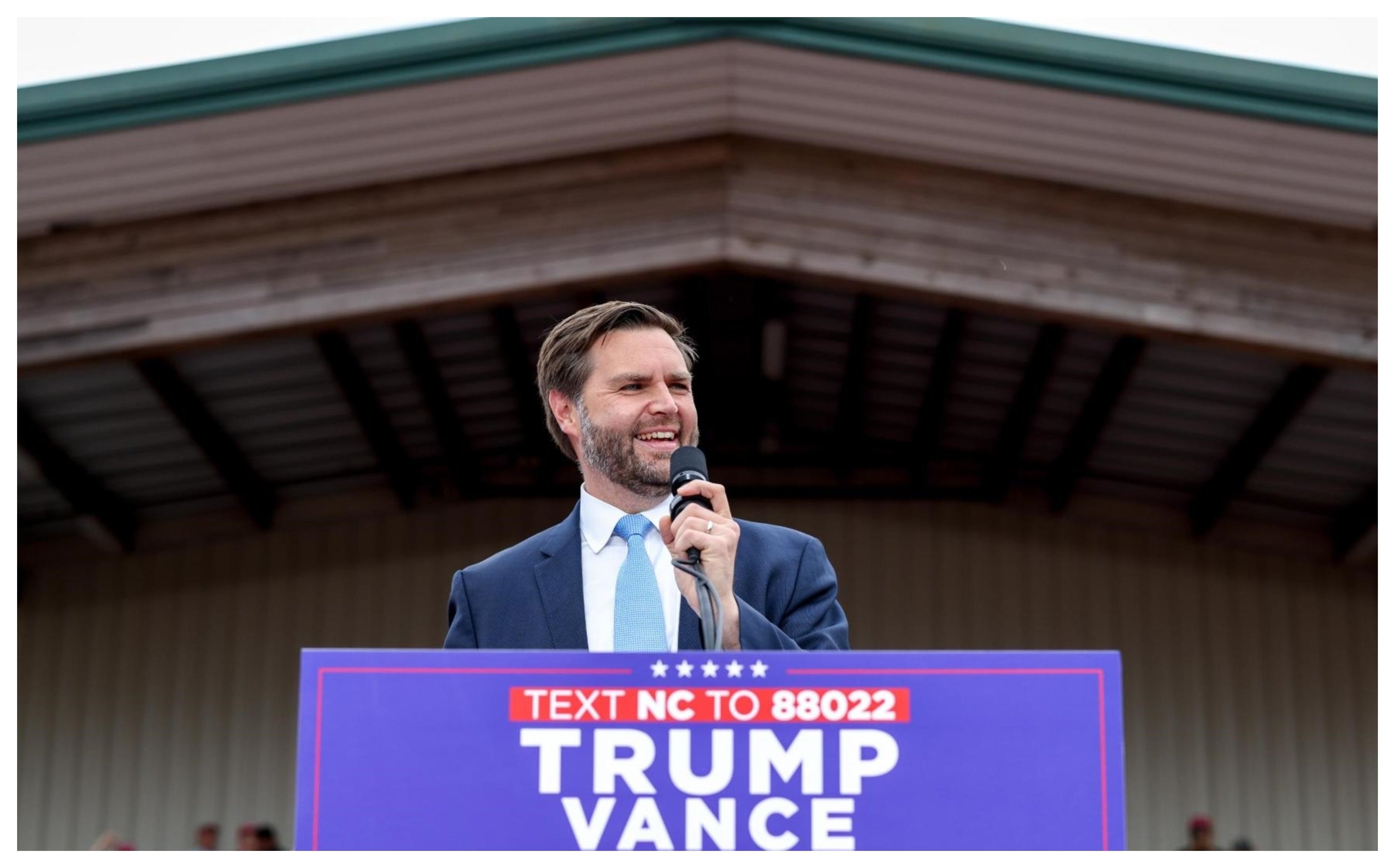 "Deseo más familias y más bebés", dijo el vicepresidente J. D. Vance