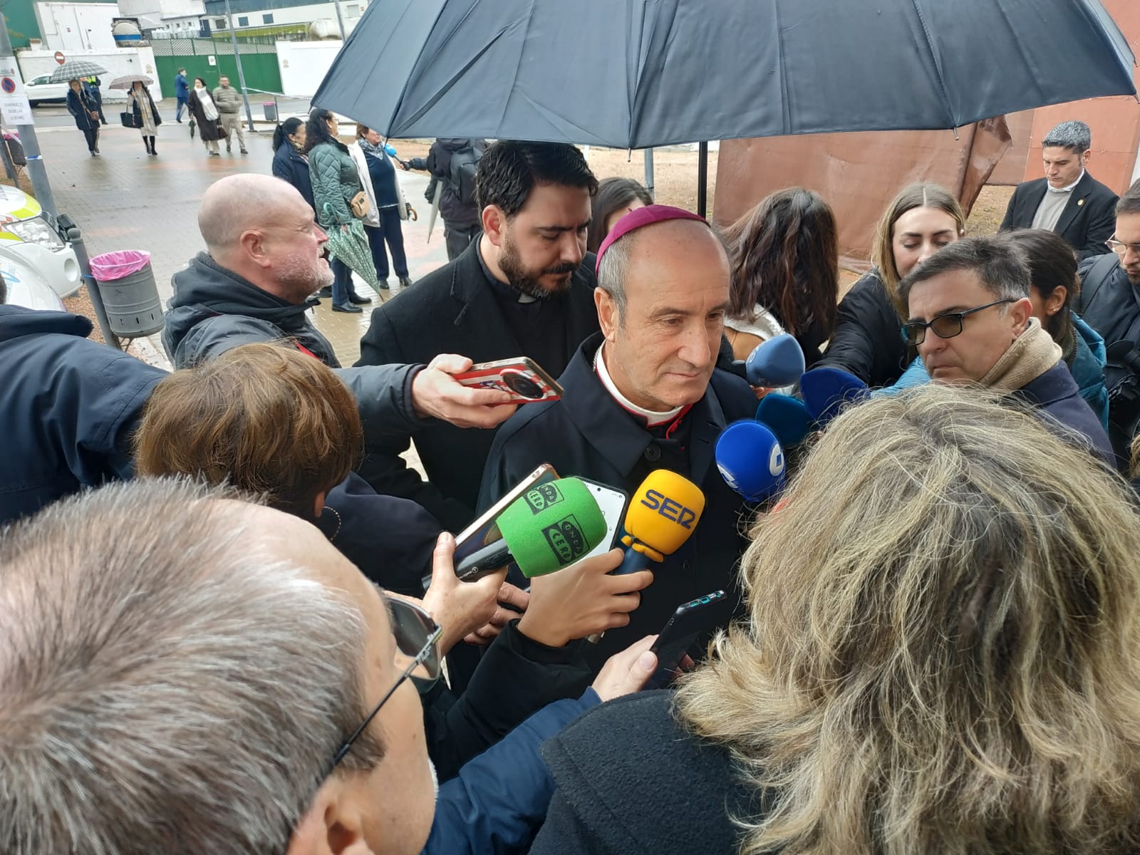 “Hay que alzar la mirada por los muertos”. El obispo de Córdoba recuerda que a la Iglesia le toca una tarea: pedir al Señor que les acoja en su seno