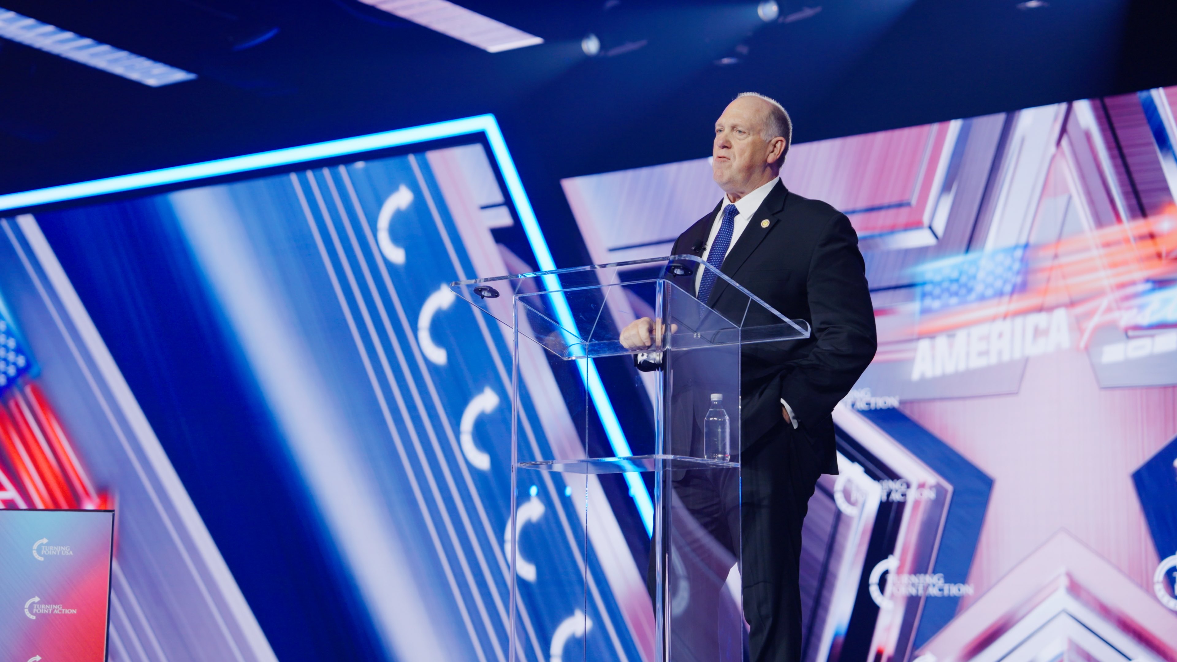 Tom Homan, un veterano agente de inmigración, quien ya fue director interino de ICE durante el primer mandato de Trump